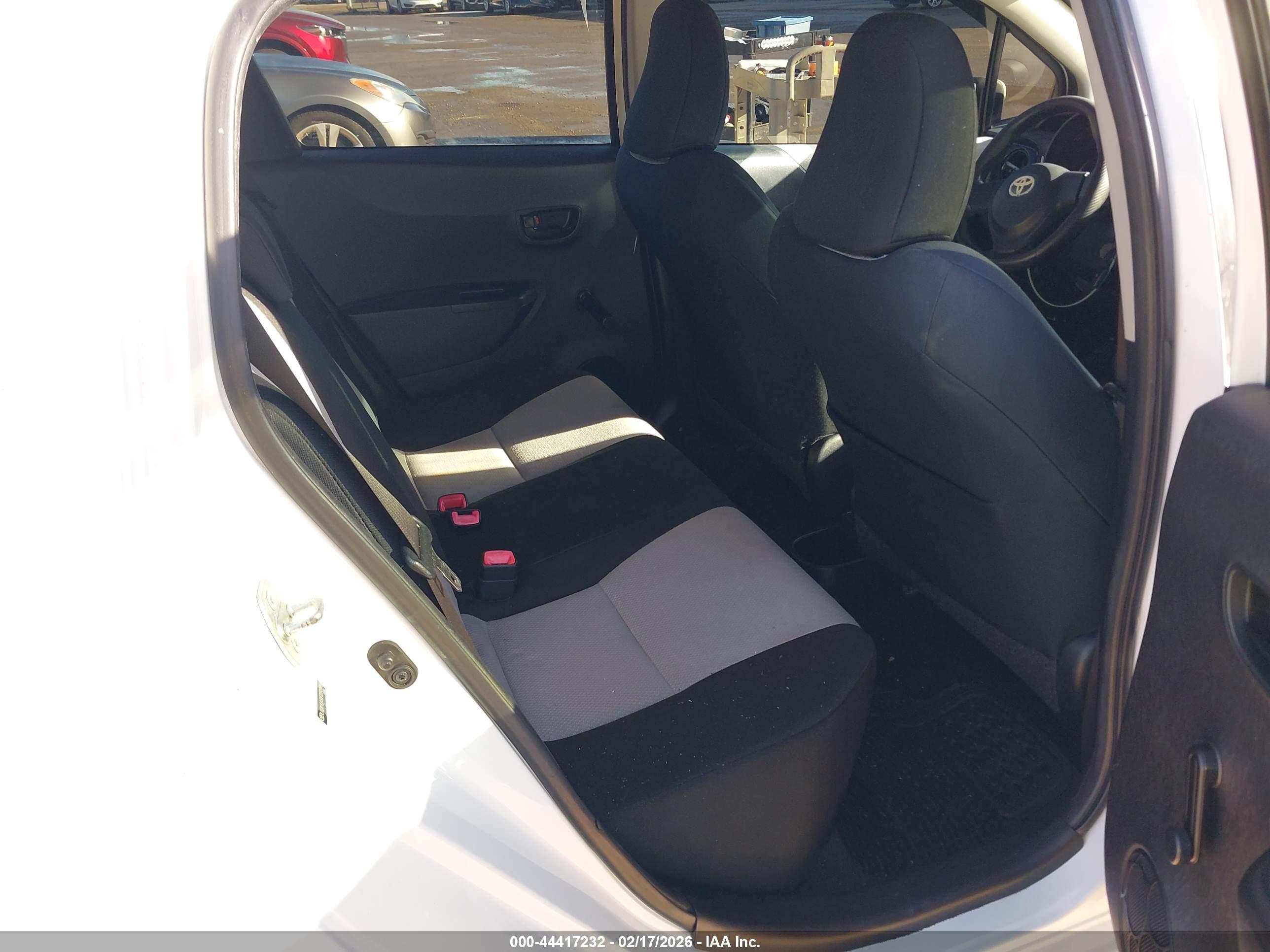 TOYOTA YARIS image 8