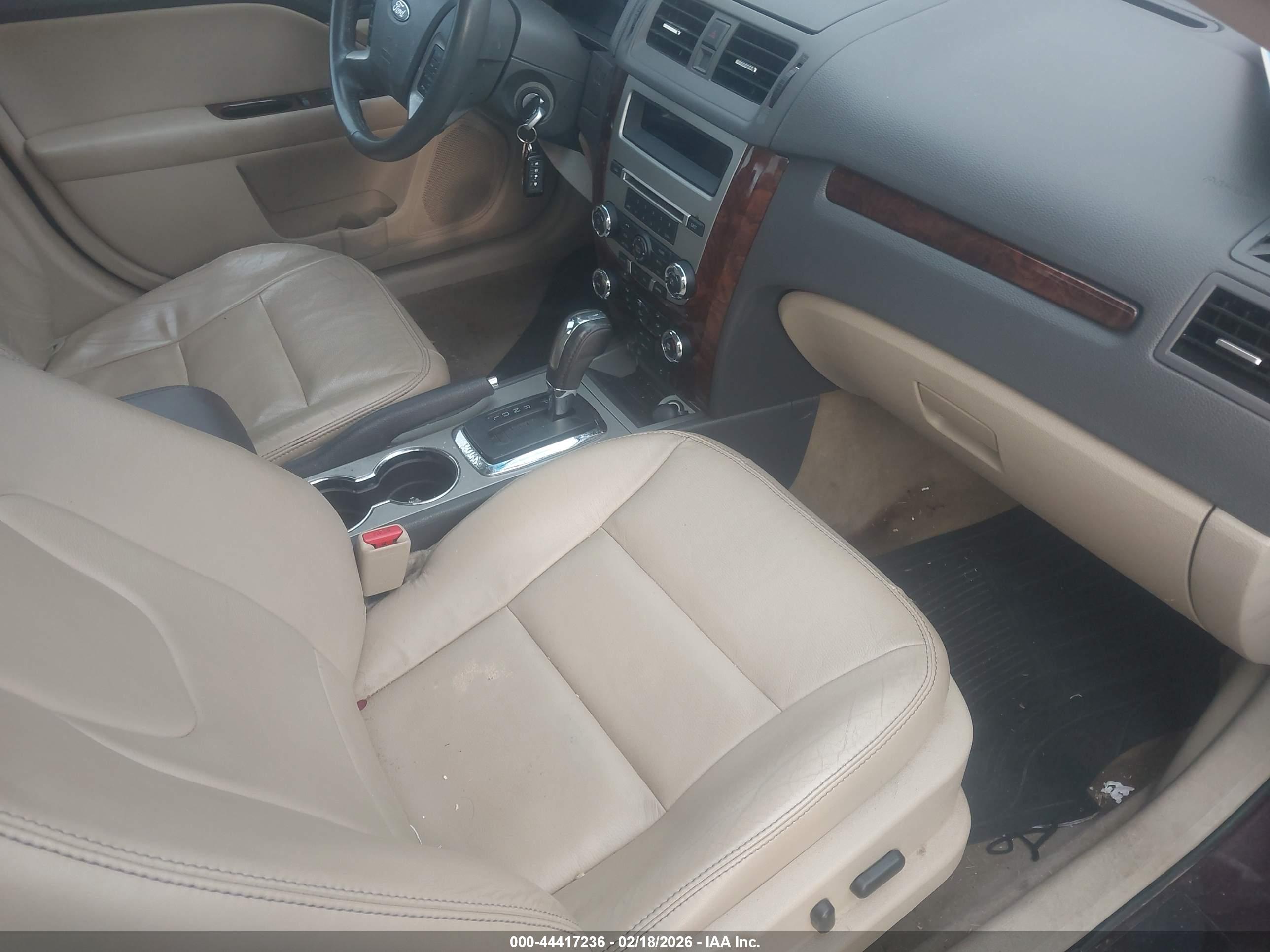 FORD FUSION image 5