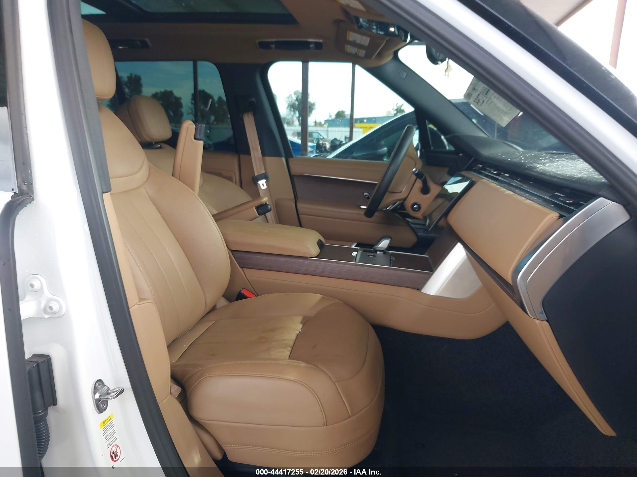 LAND ROVER image 5