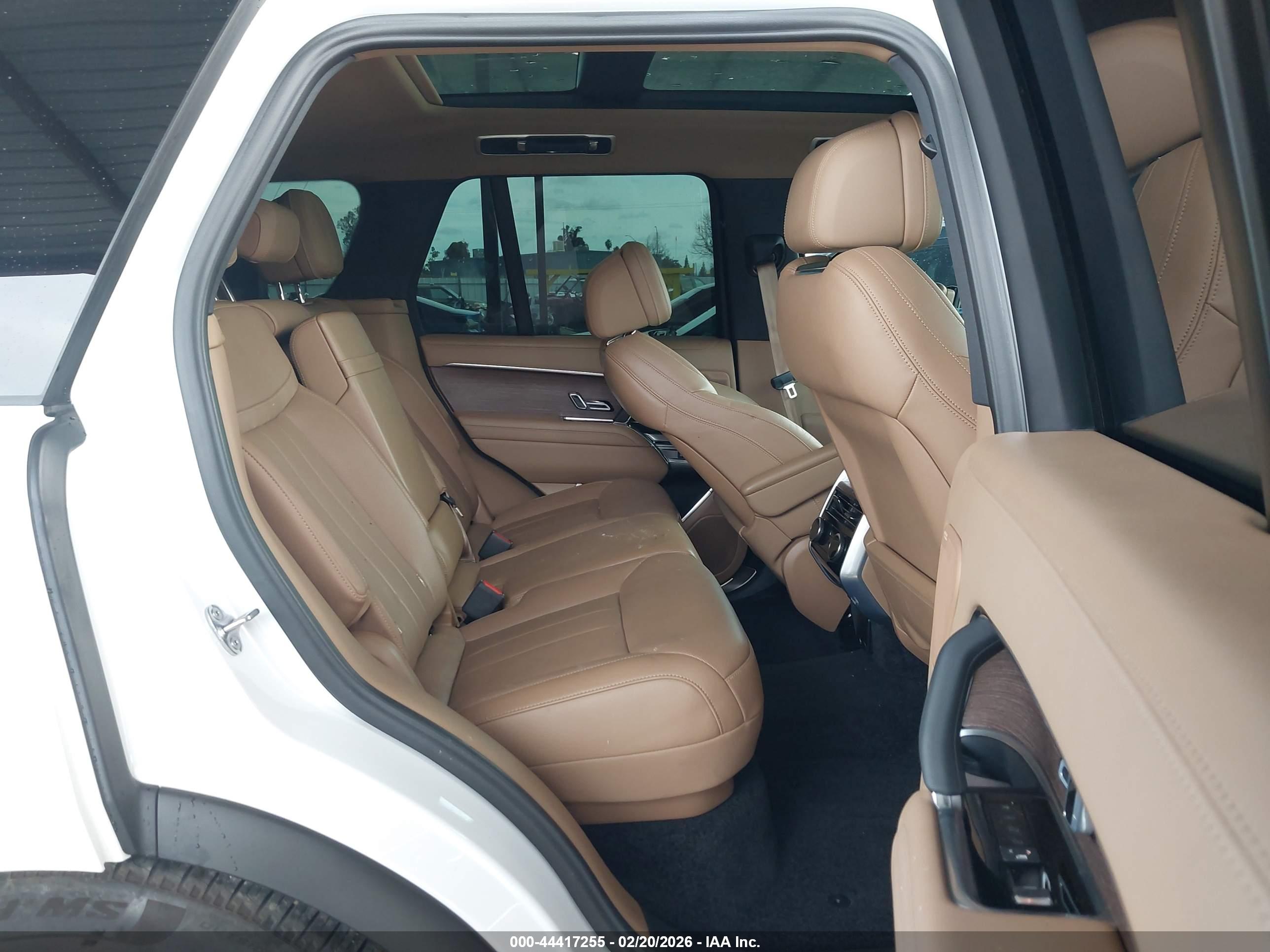 LAND ROVER image 8
