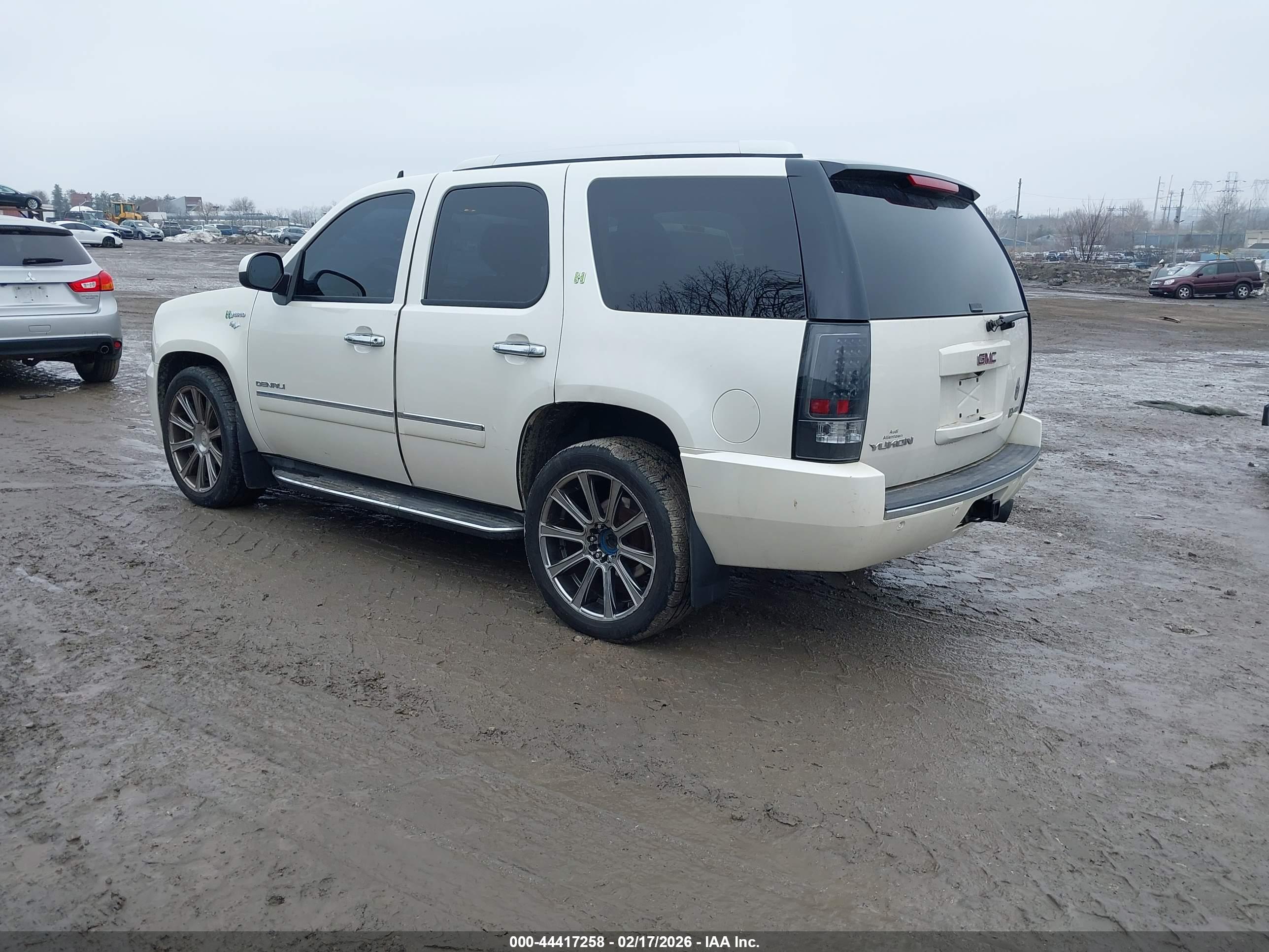 GMC YUKON image 3