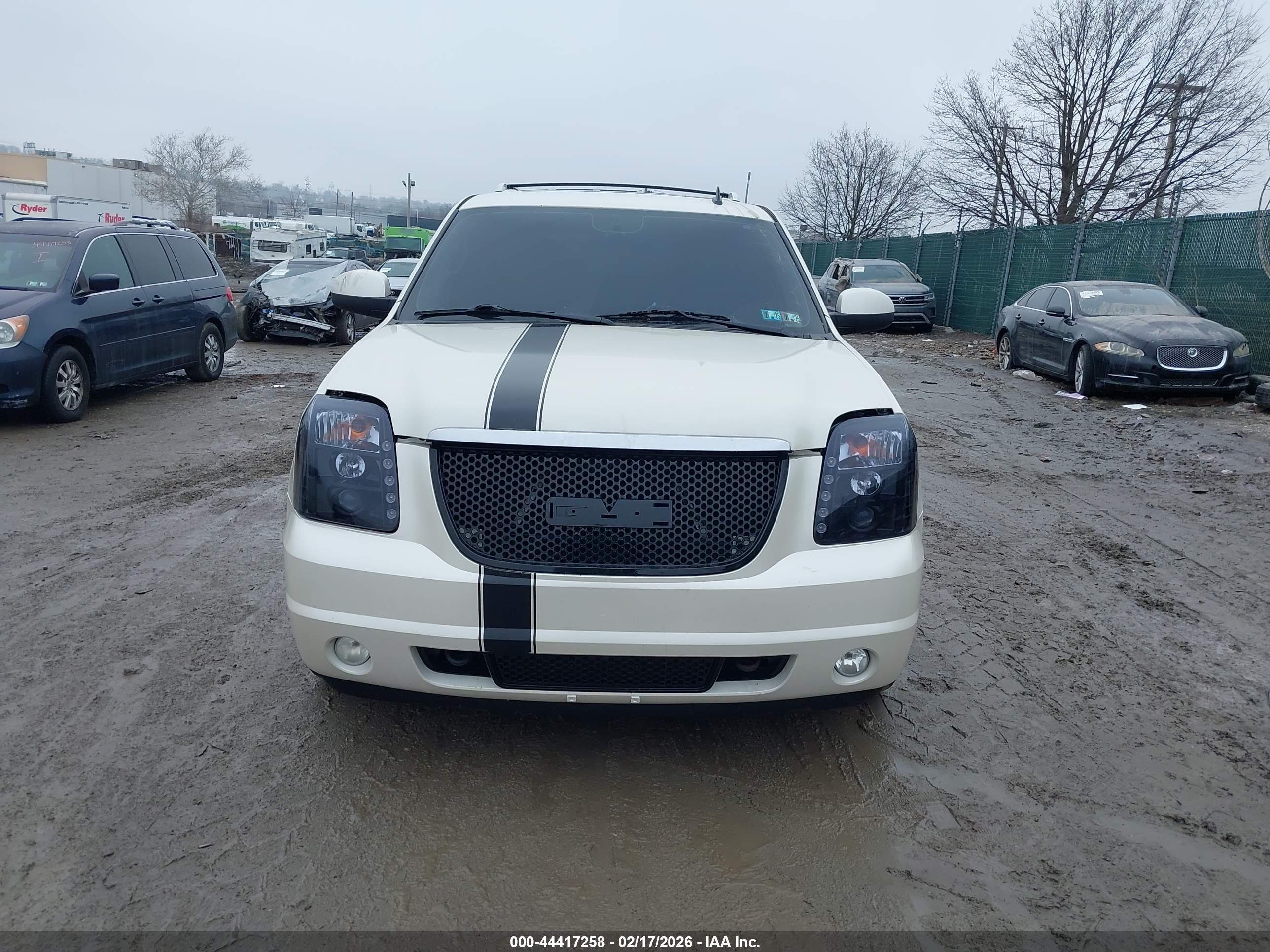 GMC YUKON image 6