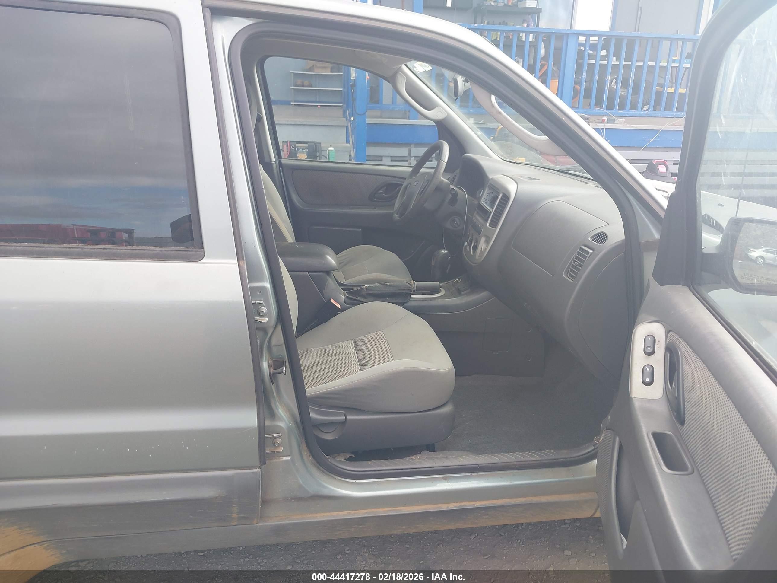 FORD ESCAPE image 5