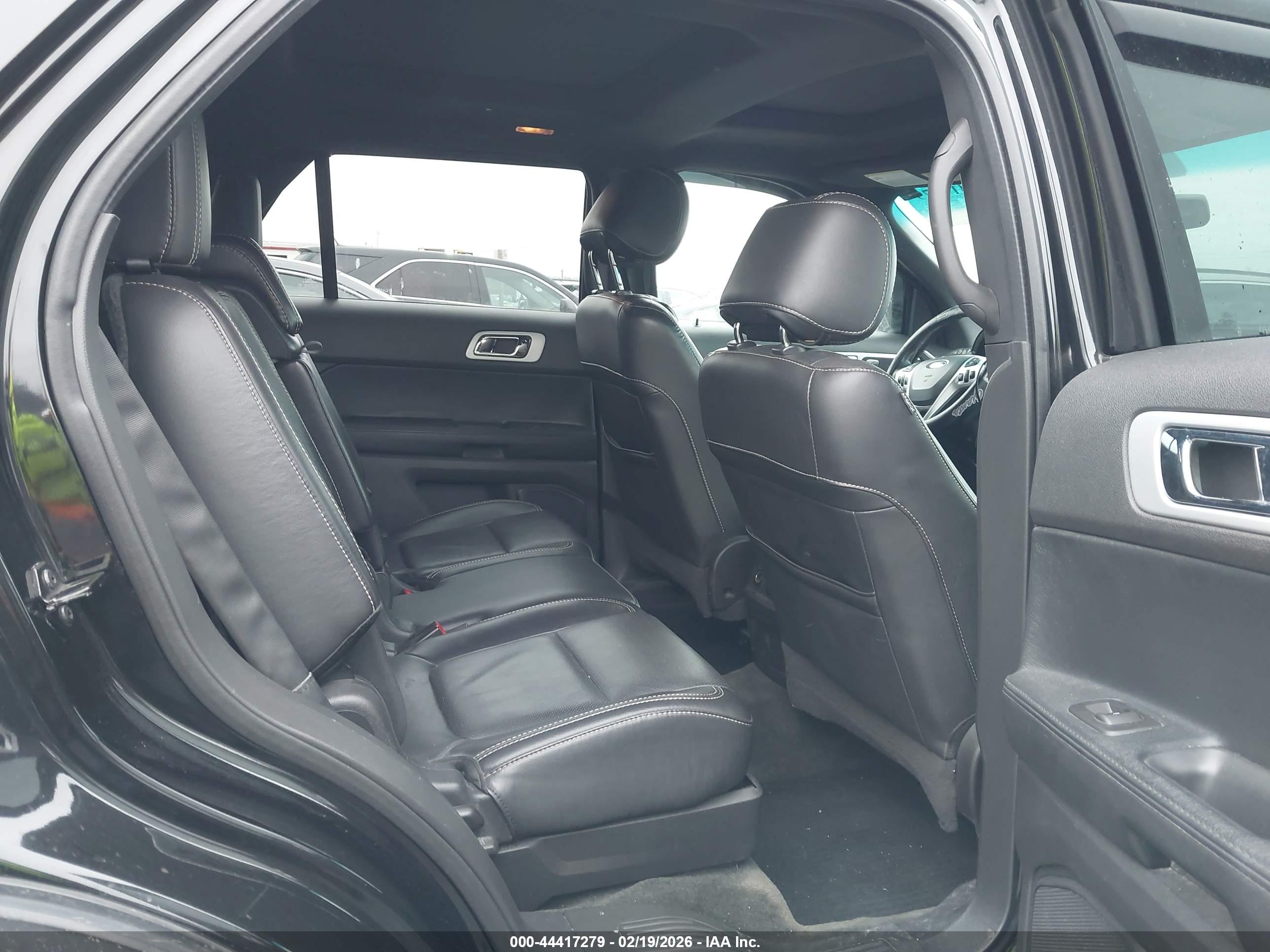 FORD EXPLORER image 8
