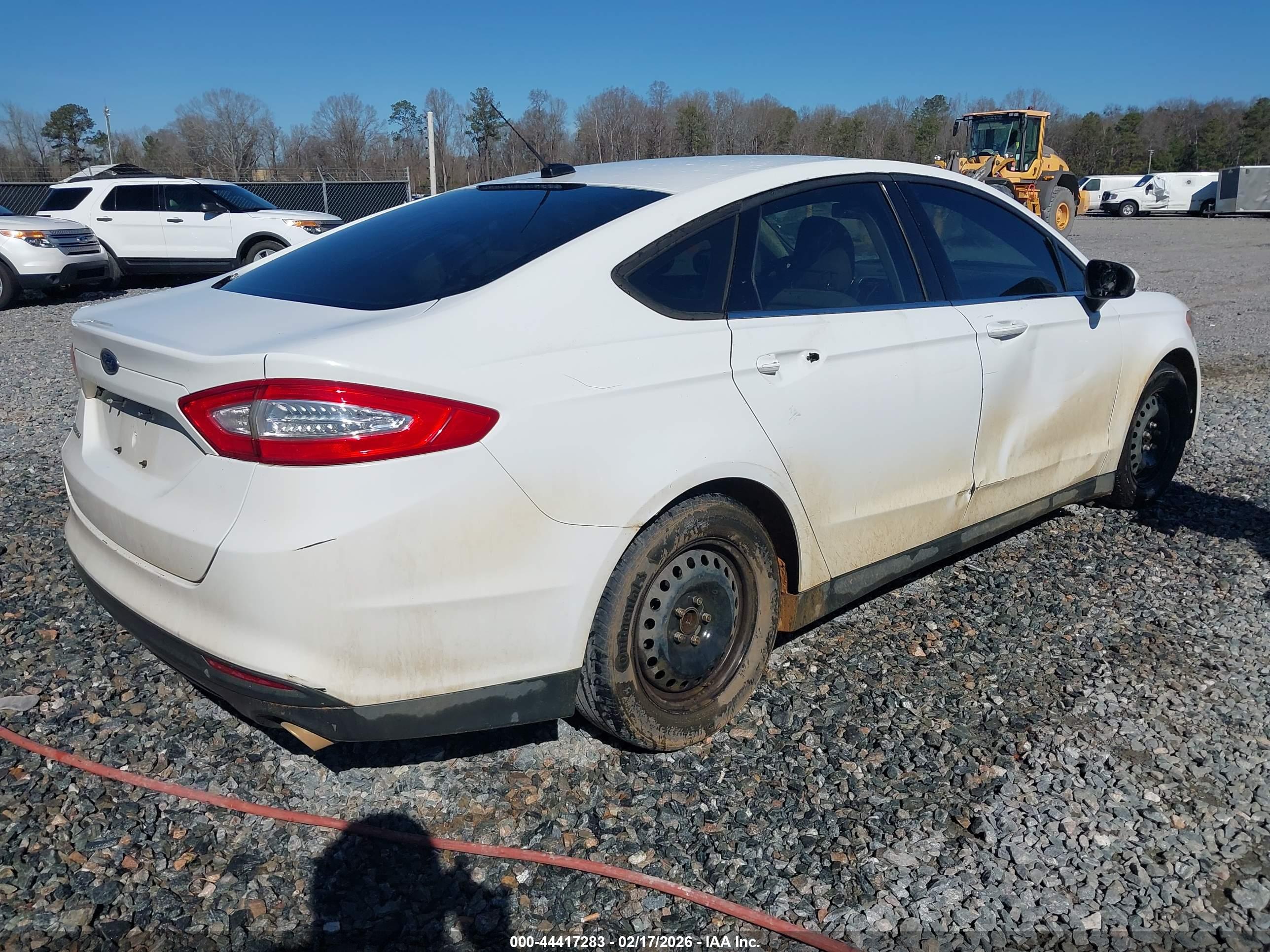 FORD FUSION image 4
