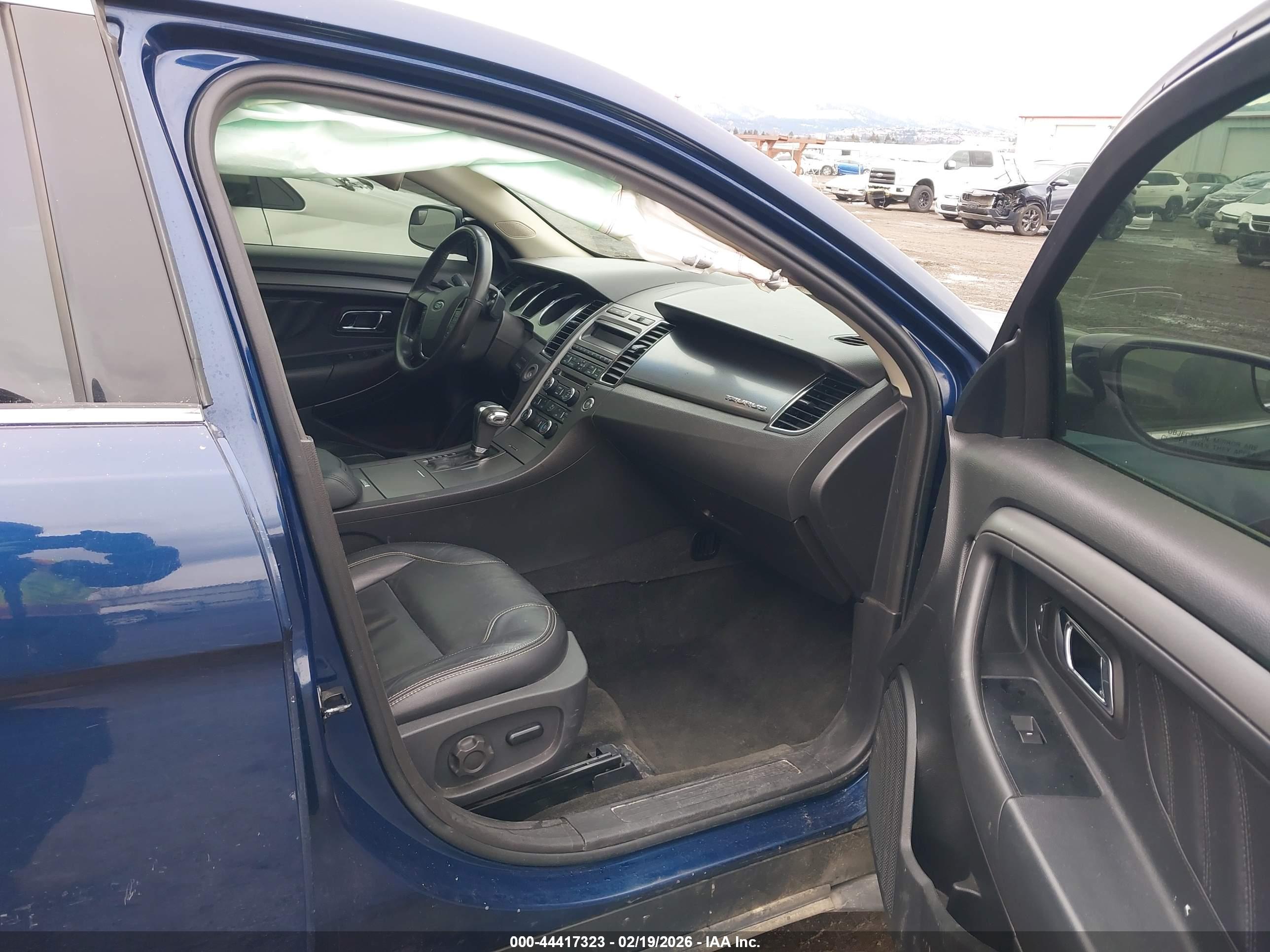 FORD TAURUS image 5