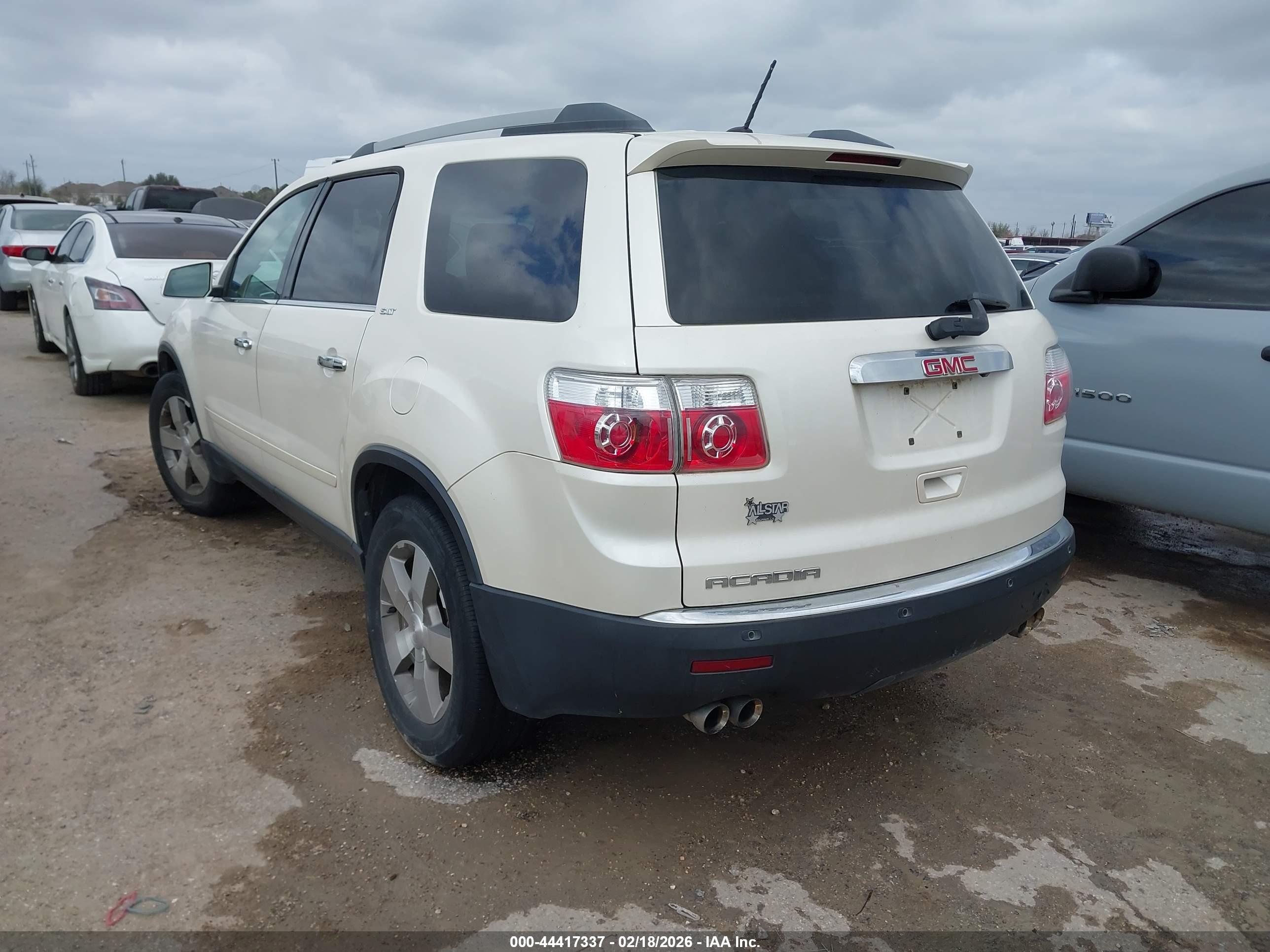 GMC ACADIA image 3