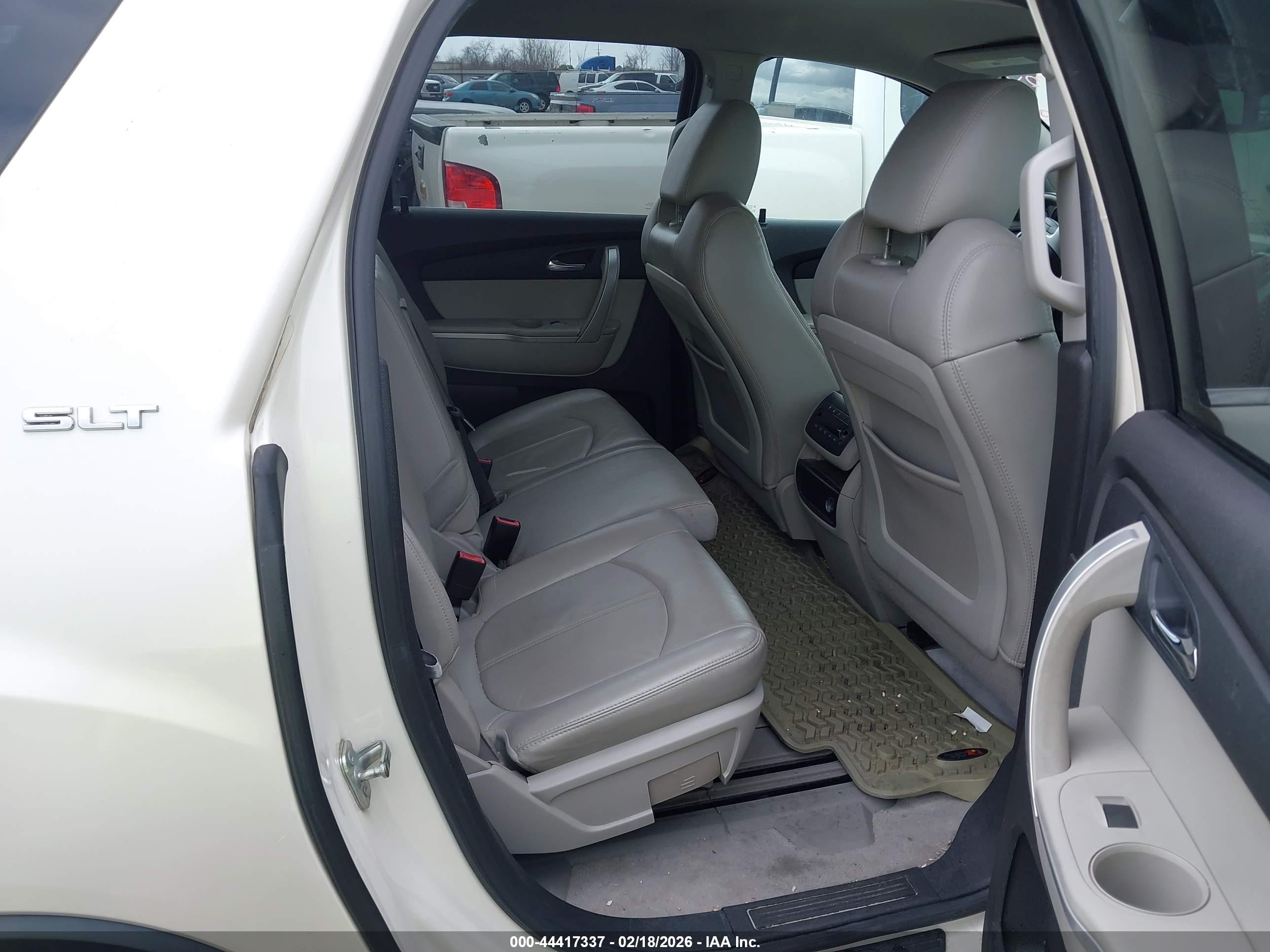 GMC ACADIA image 8