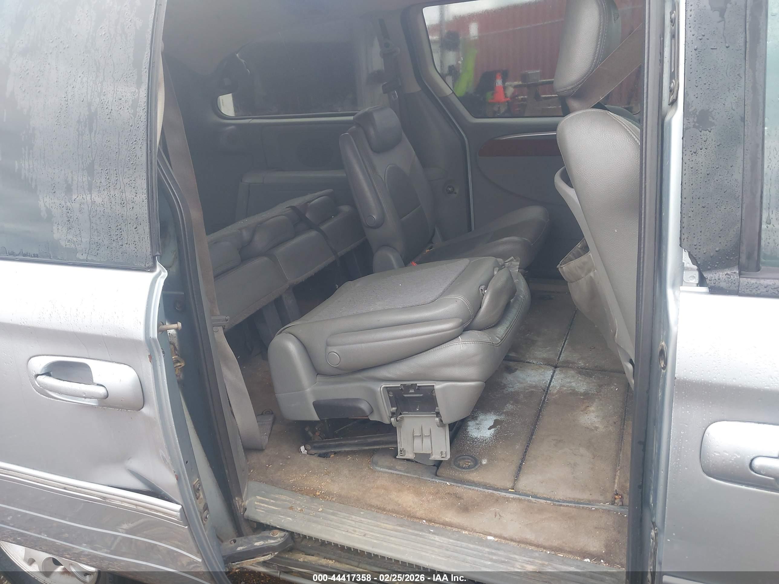 CHRYSLER TOWN image 8