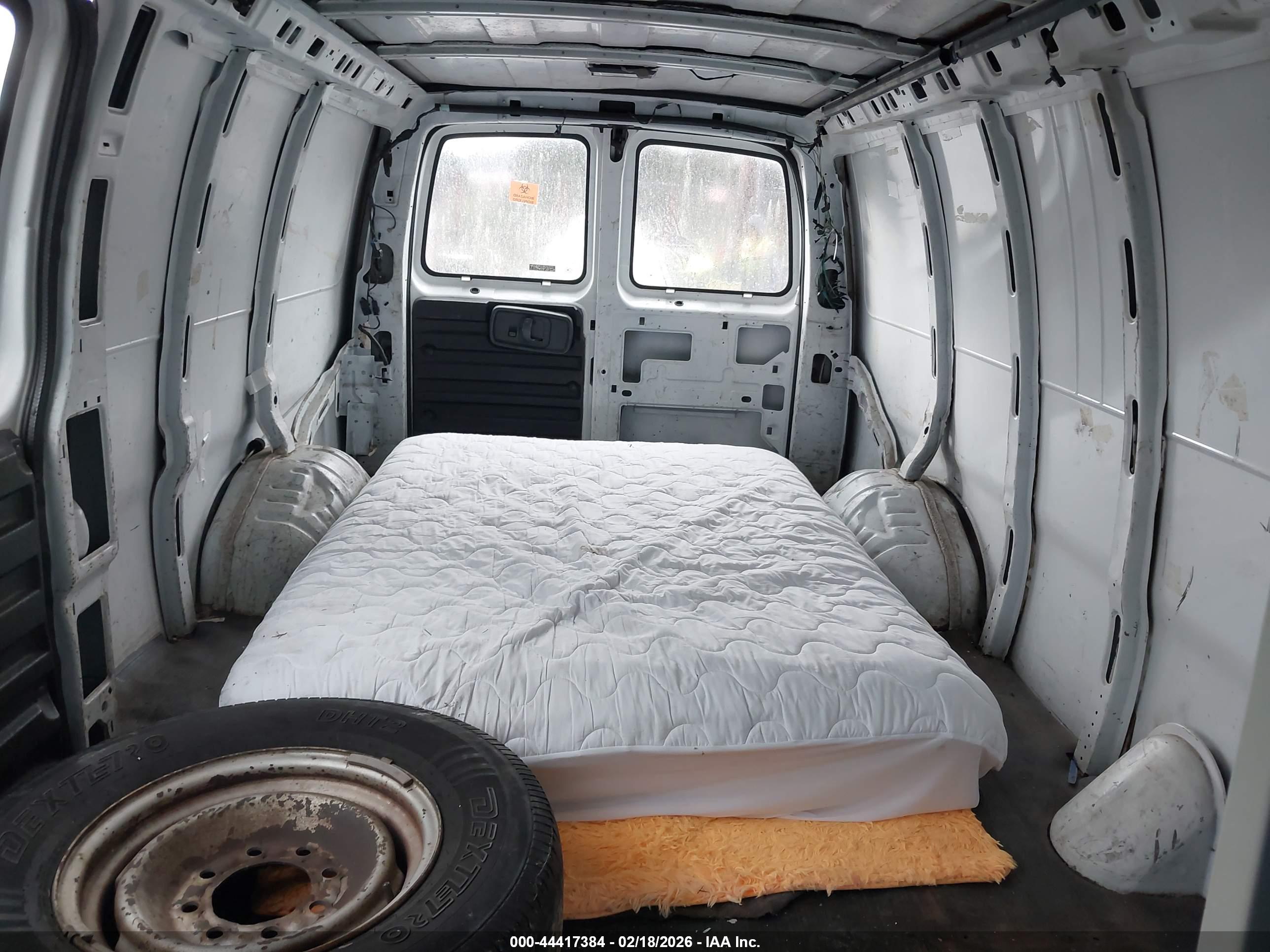 GMC SAVANA image 8
