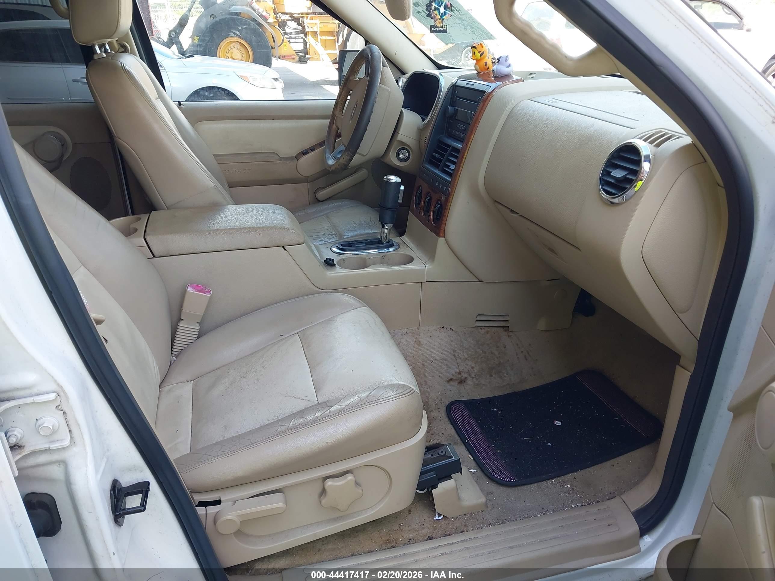 FORD EXPLORER image 5