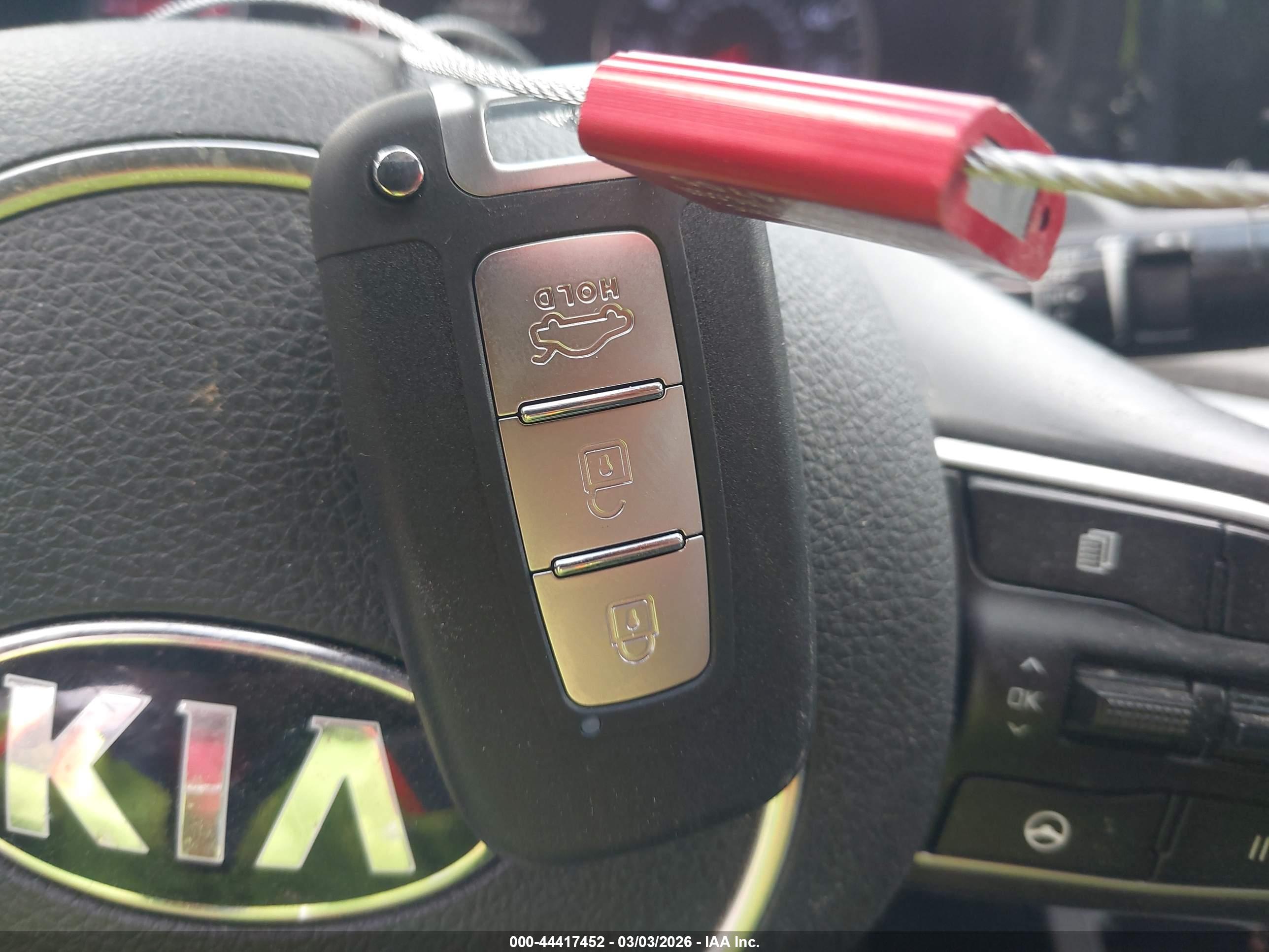 KIA K5 image 11