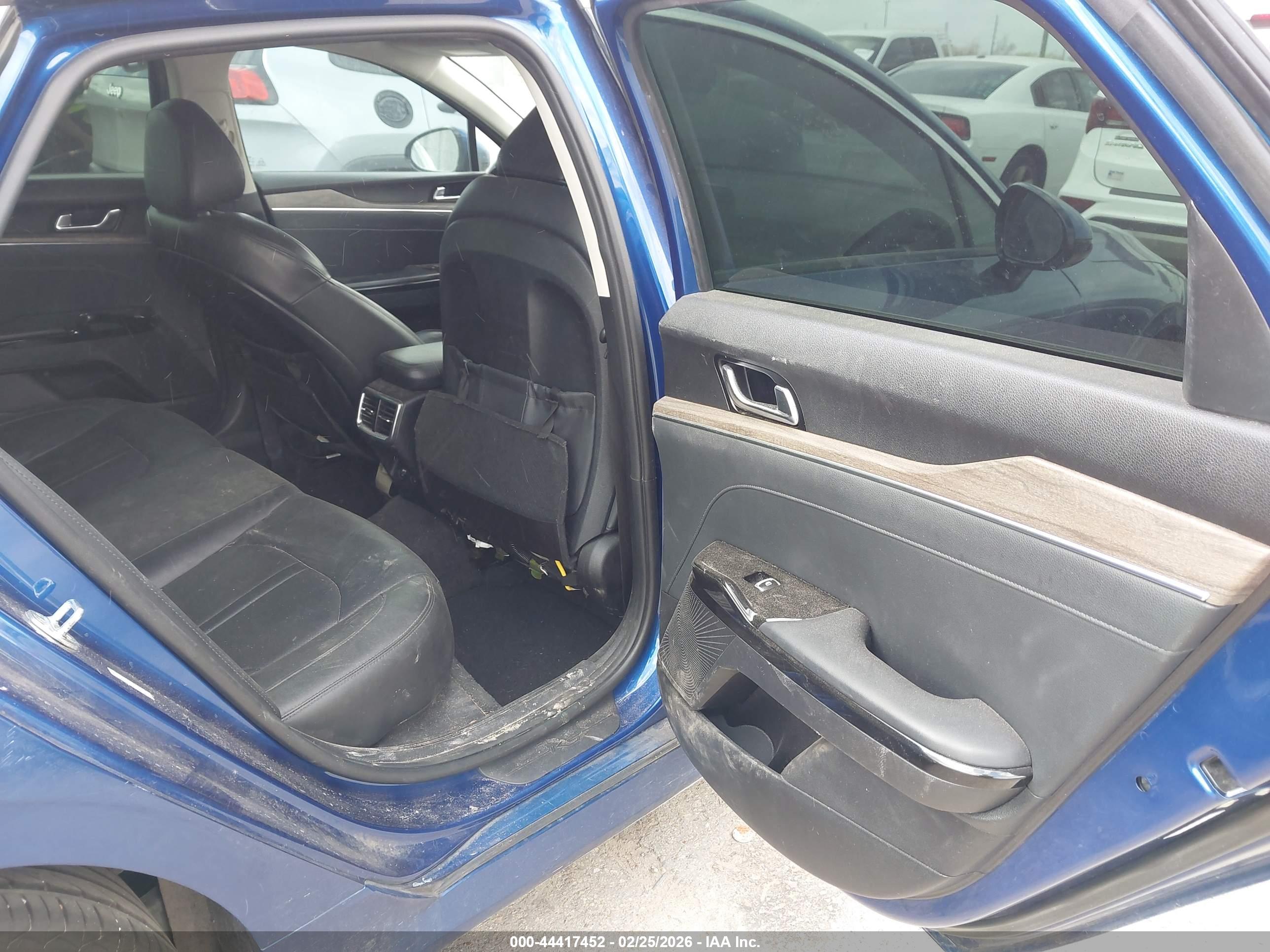 KIA K5 image 8