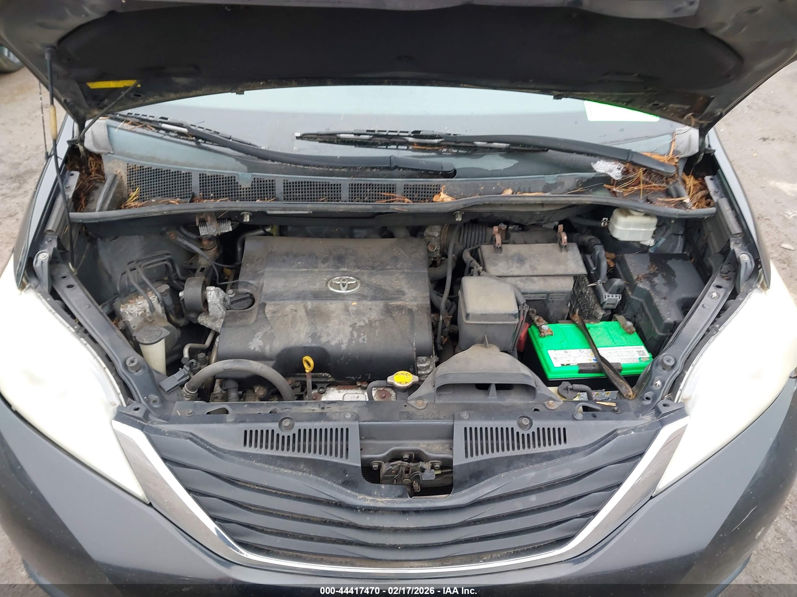 TOYOTA SIENNA image 10
