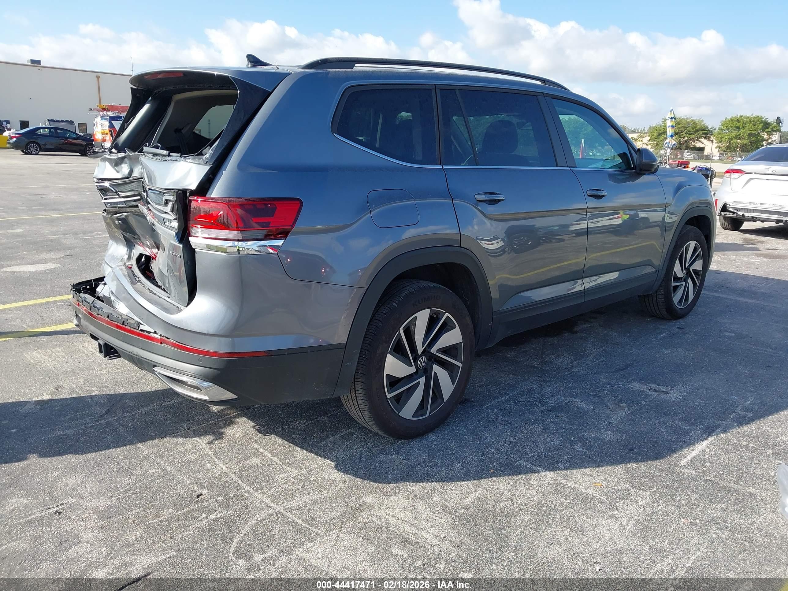 VOLKSWAGEN ATLAS image 4