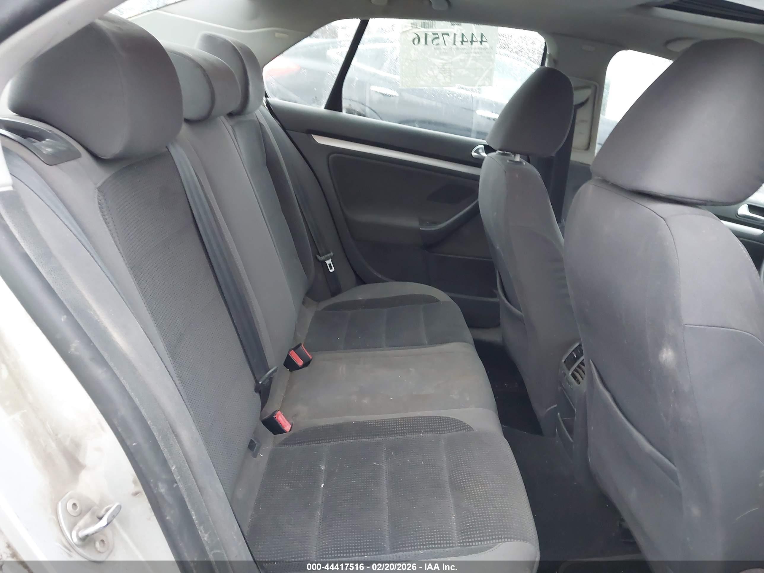 VOLKSWAGEN JETTA image 8
