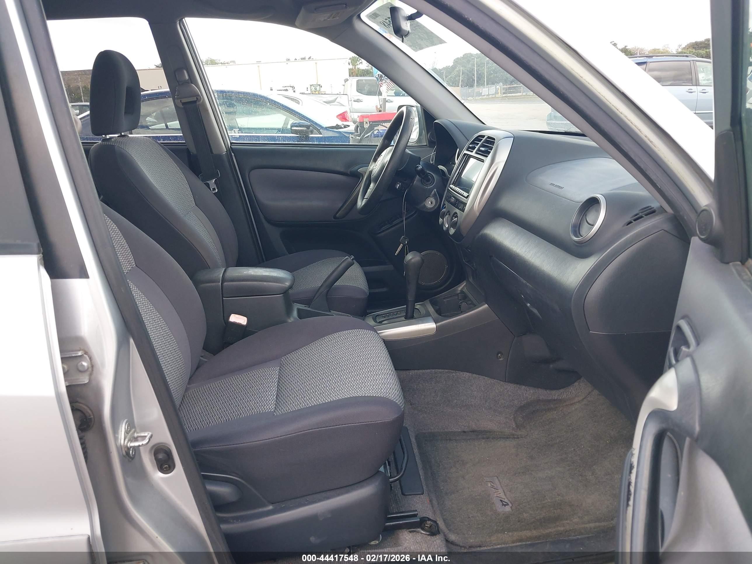 TOYOTA RAV4 image 5