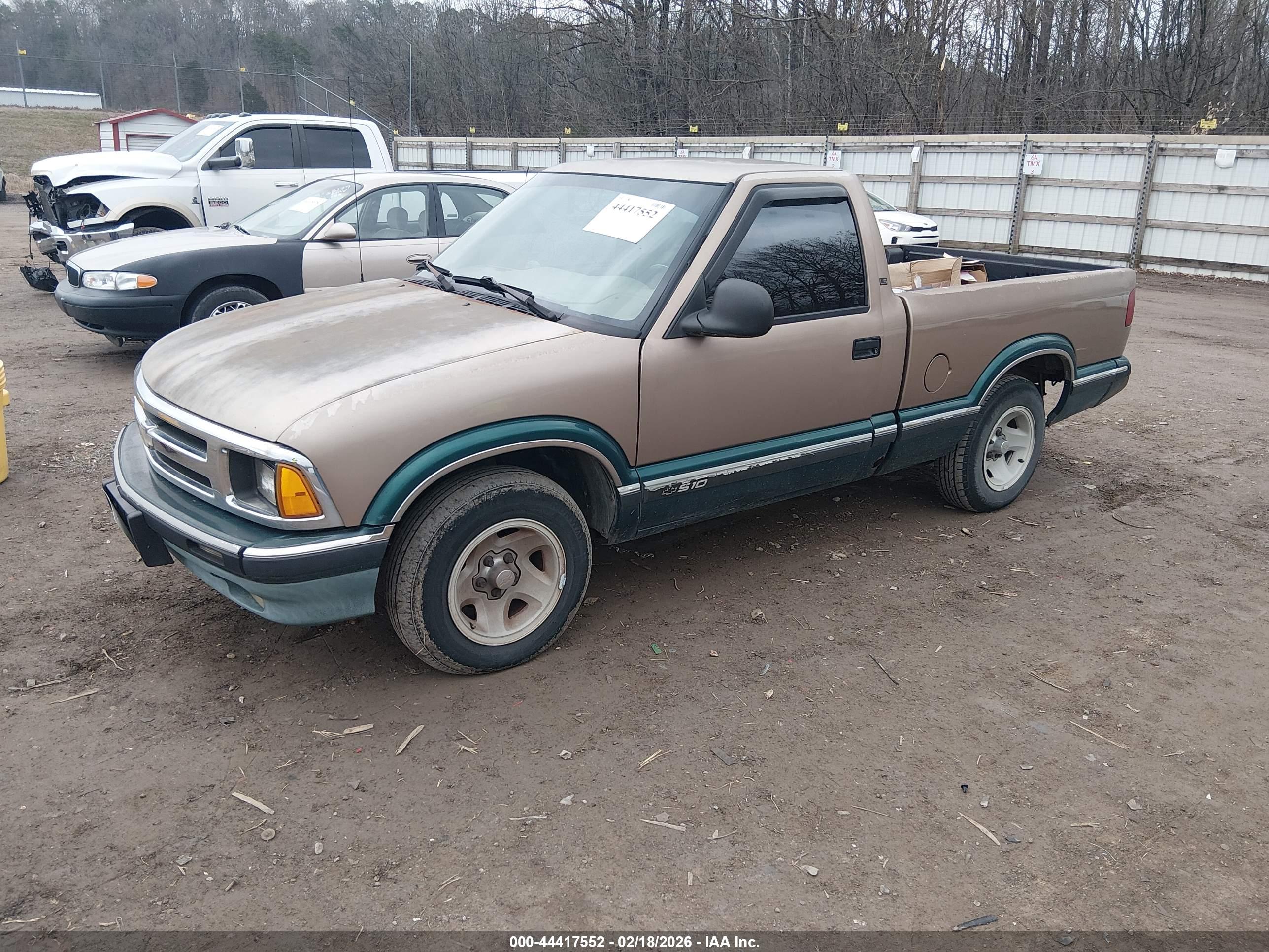 CHEVROLET S-10 image 2