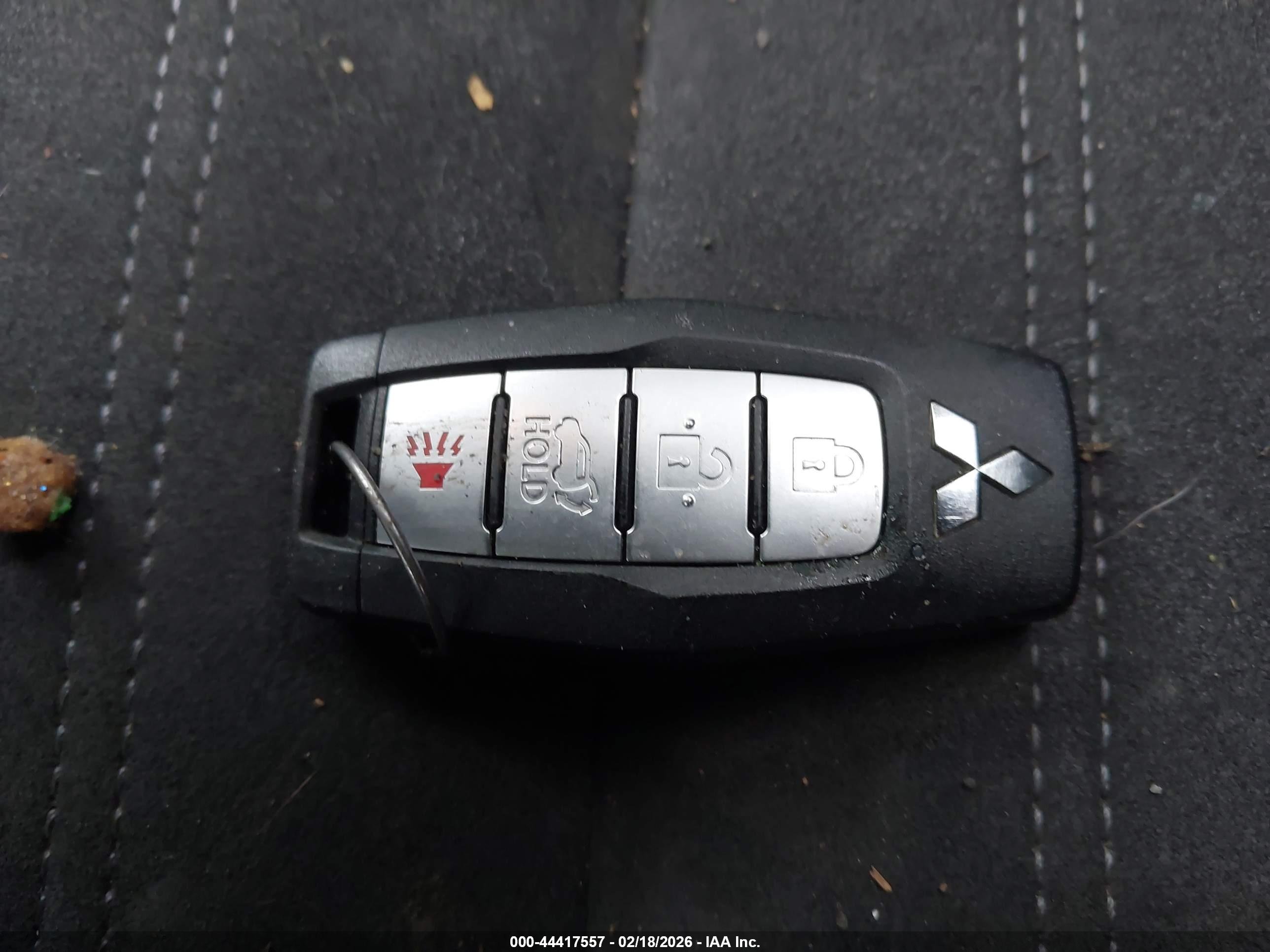 MITSUBISHI OUTLANDER image 11