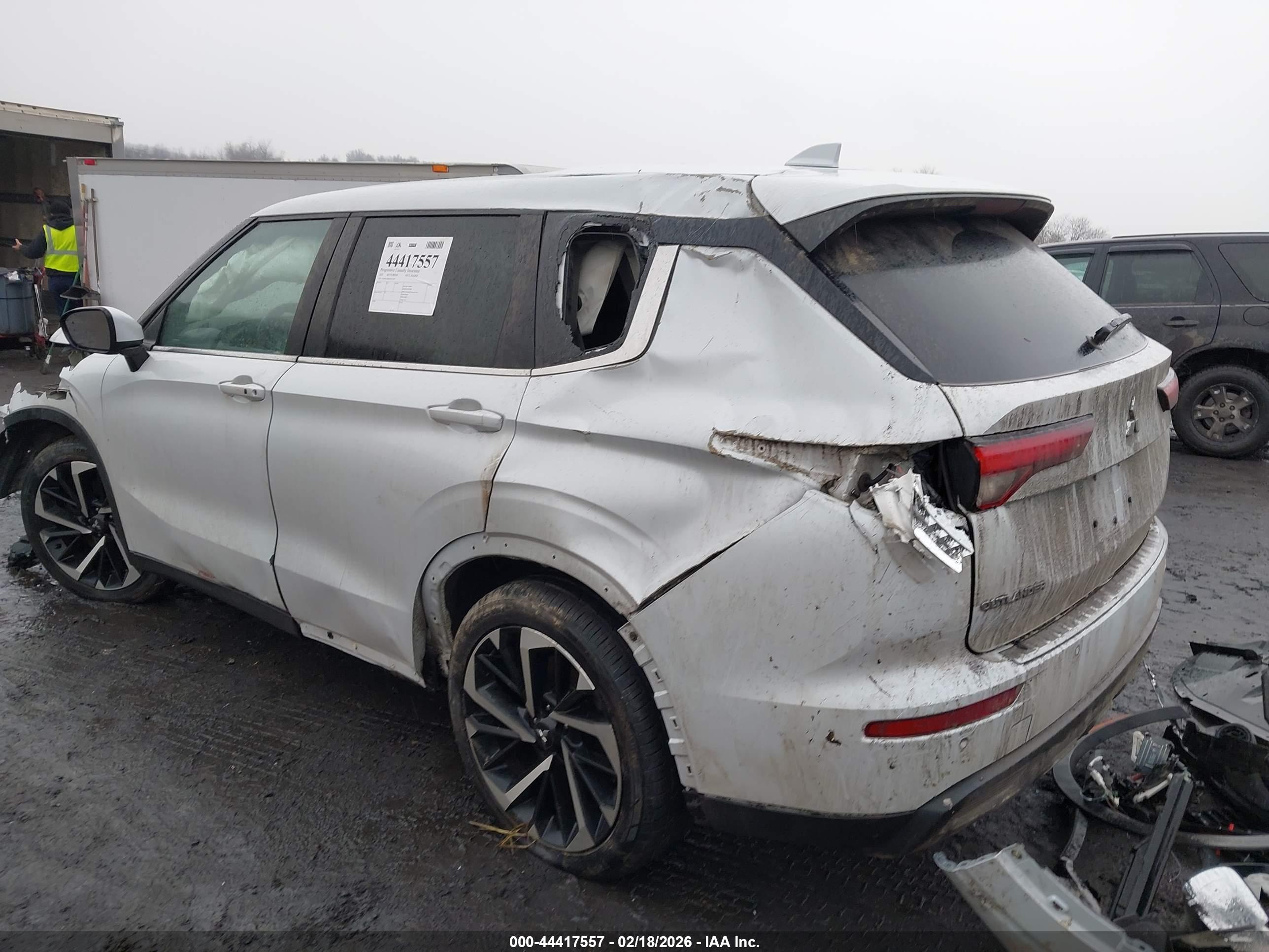 MITSUBISHI OUTLANDER image 3