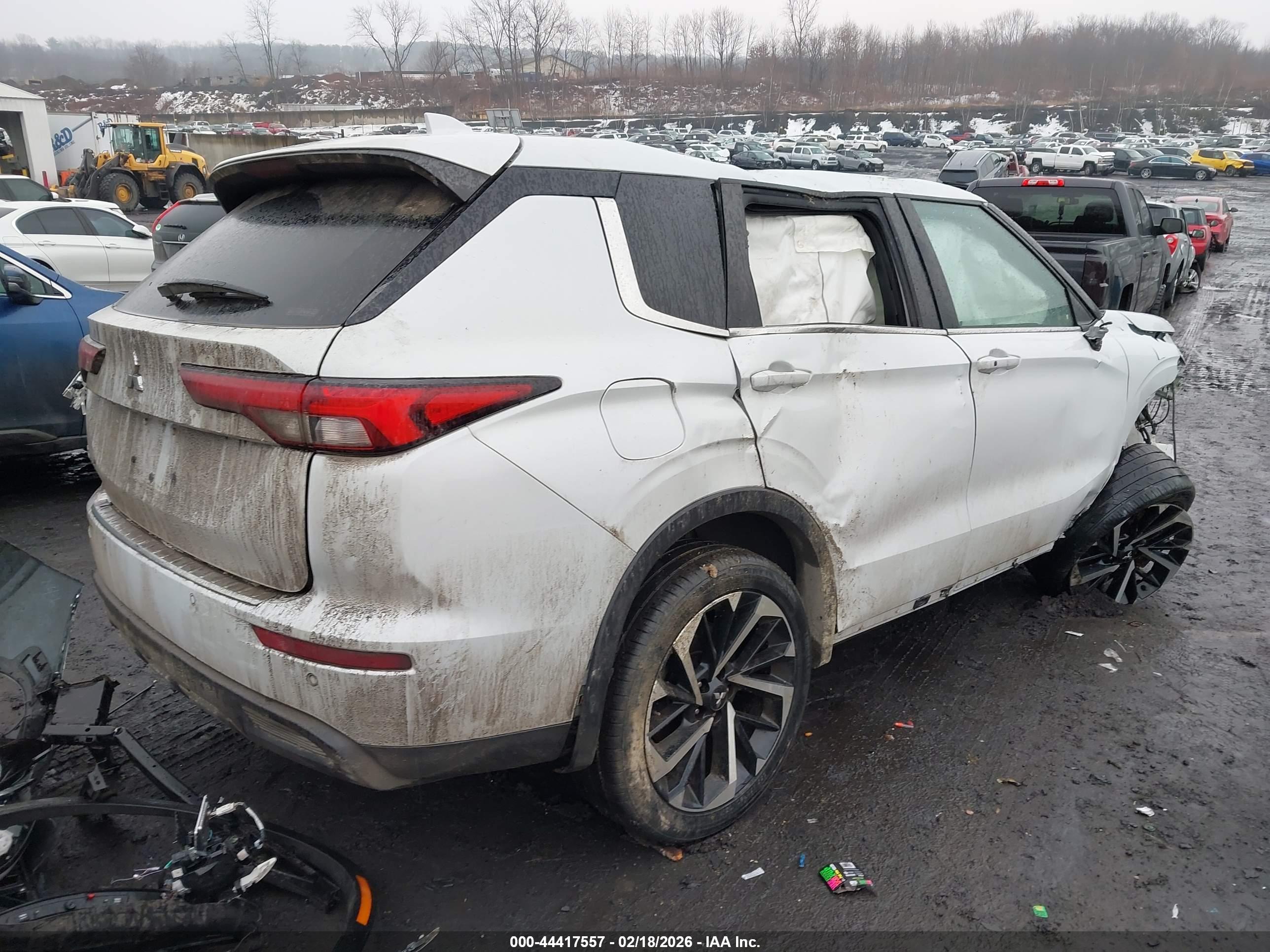 MITSUBISHI OUTLANDER image 4