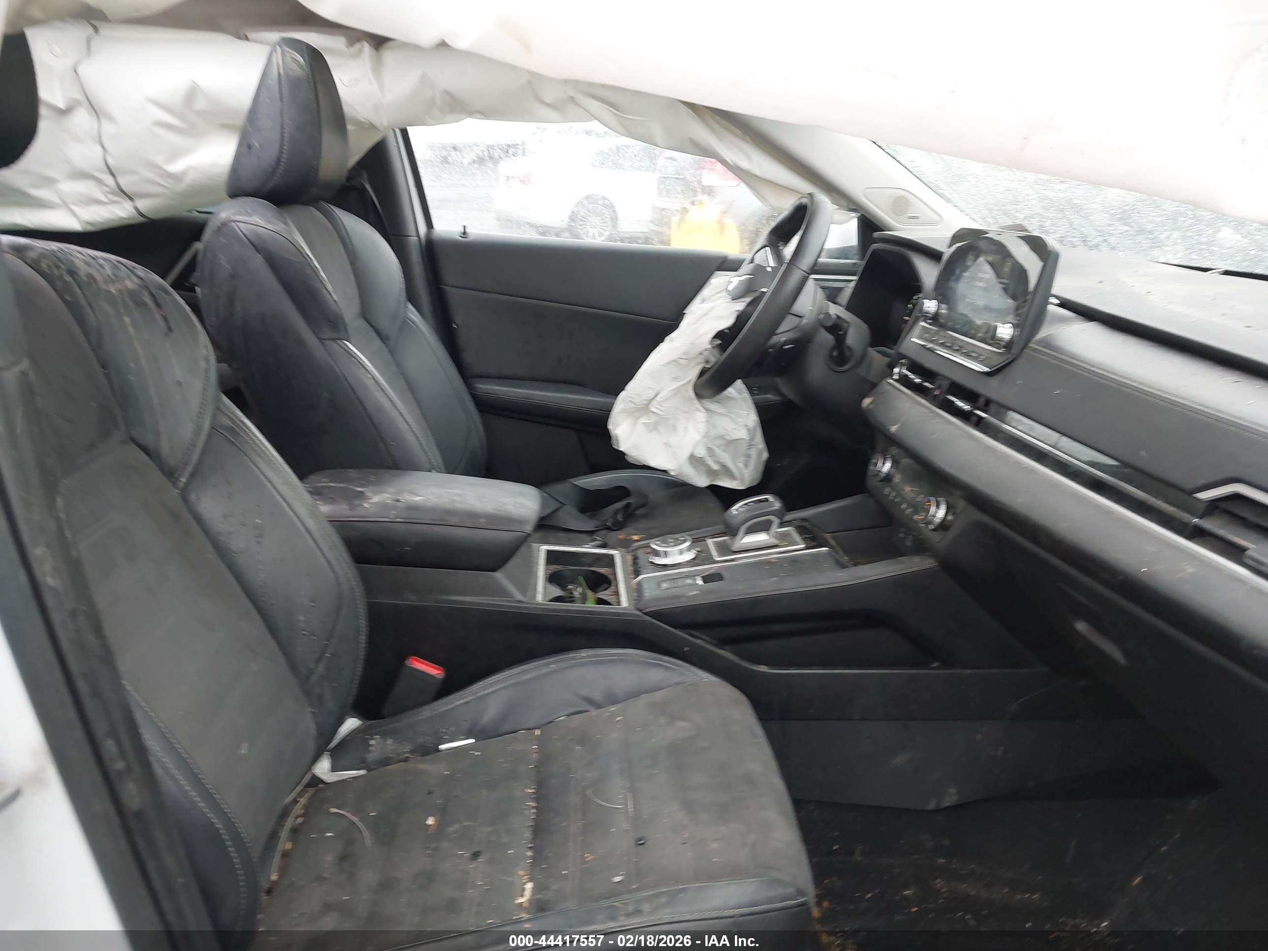 MITSUBISHI OUTLANDER image 5