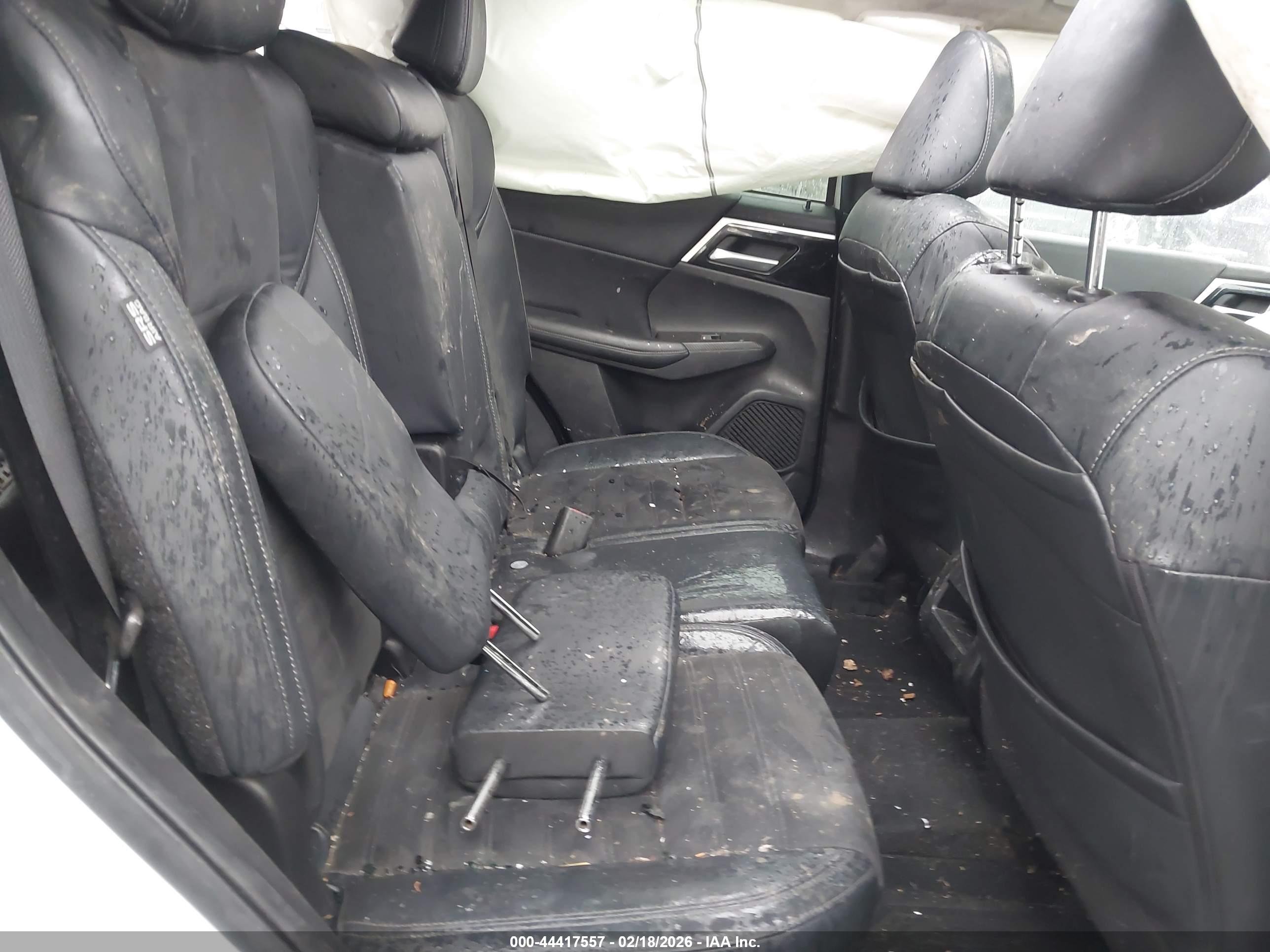 MITSUBISHI OUTLANDER image 8