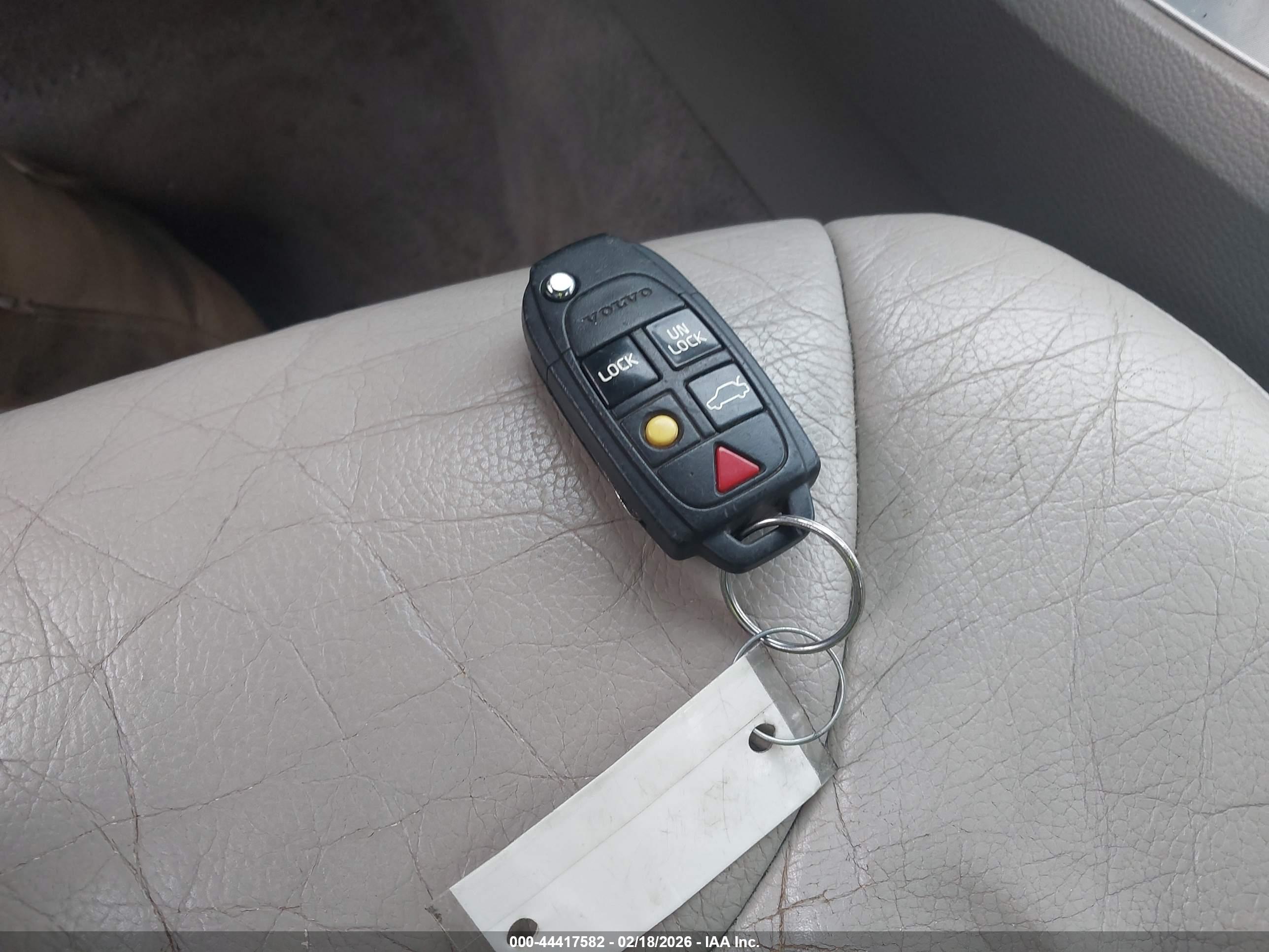 VOLVO S60 image 11