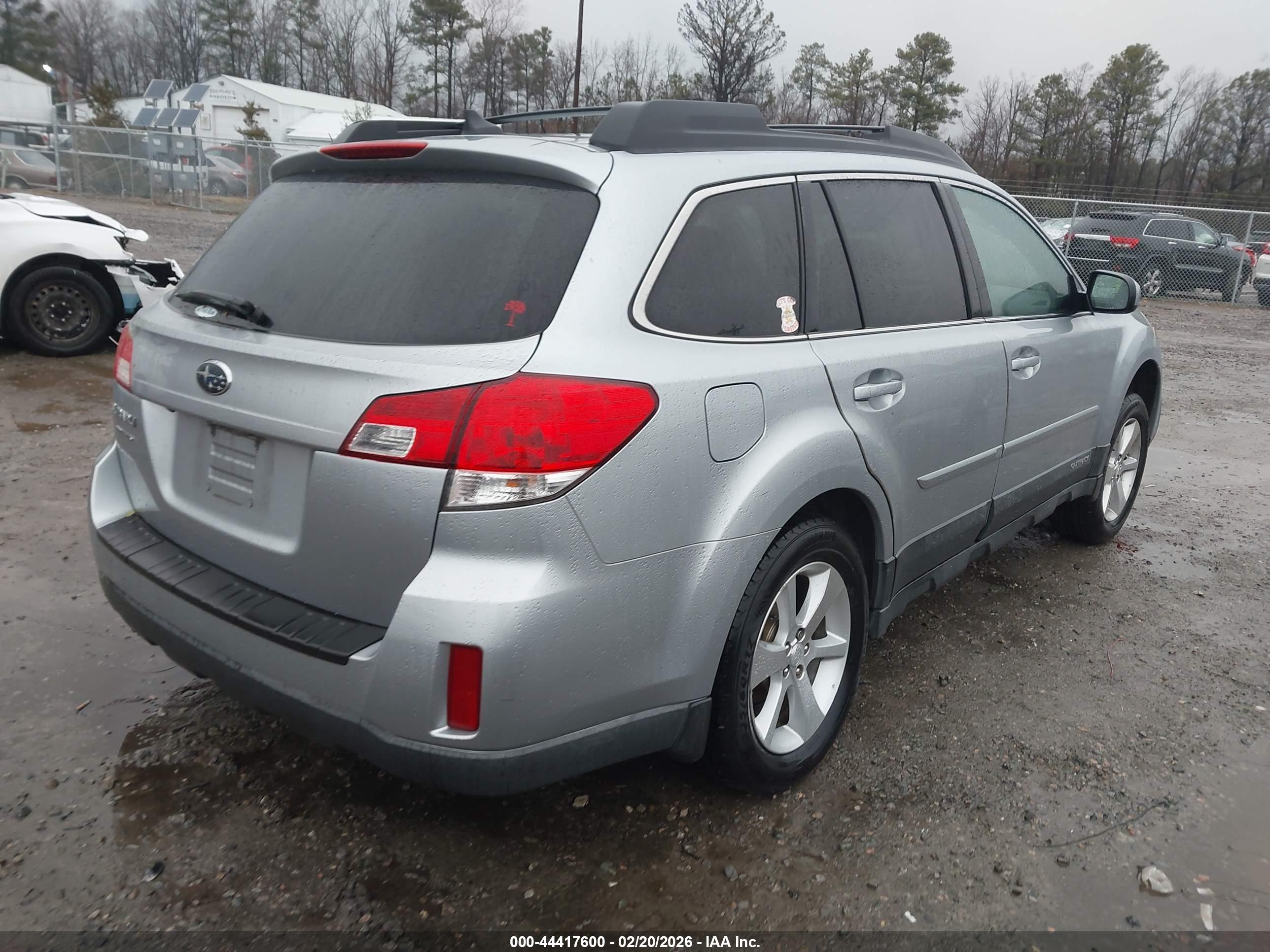 SUBARU OUTBACK image 4