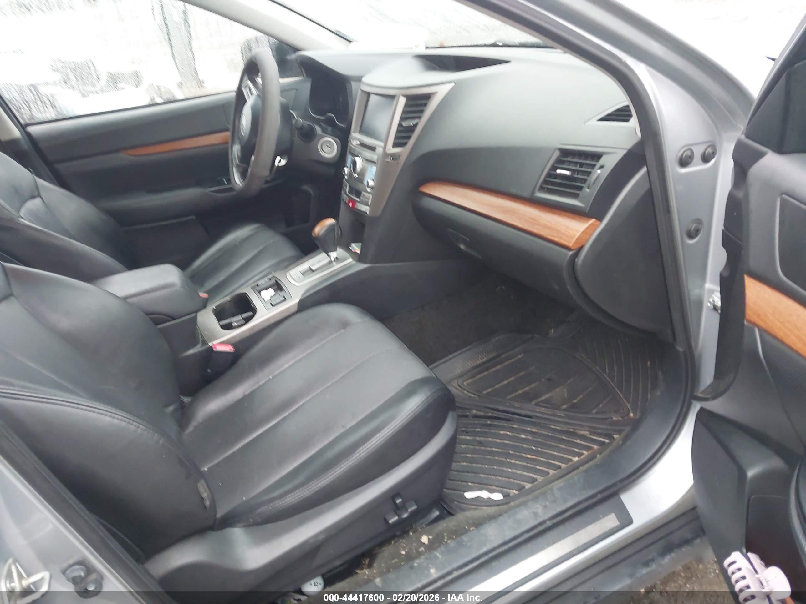 SUBARU OUTBACK image 5