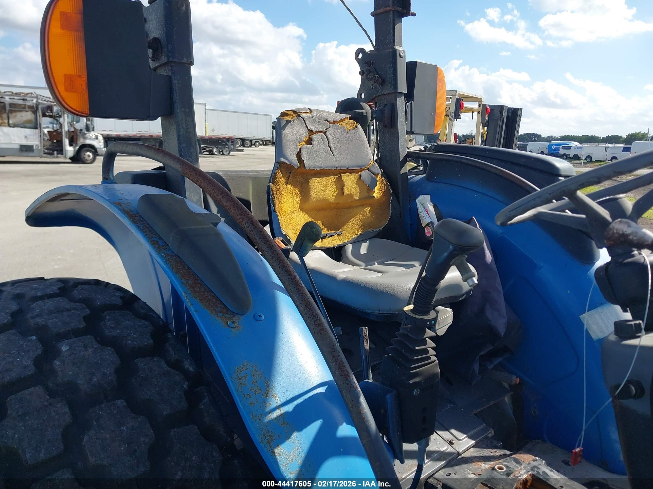 NEW HOLLAND image 8