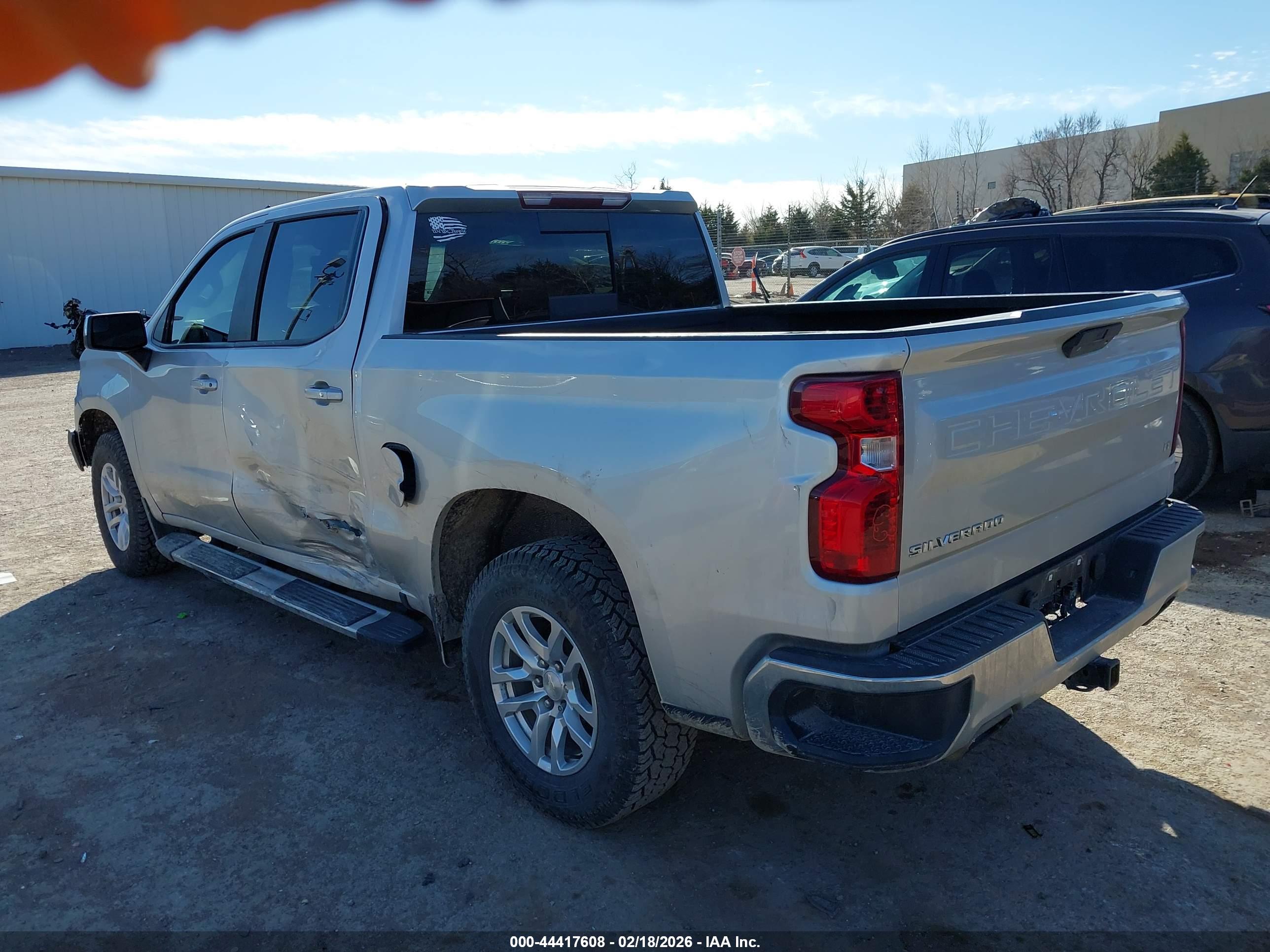 CHEVROLET SILVERADO image 3