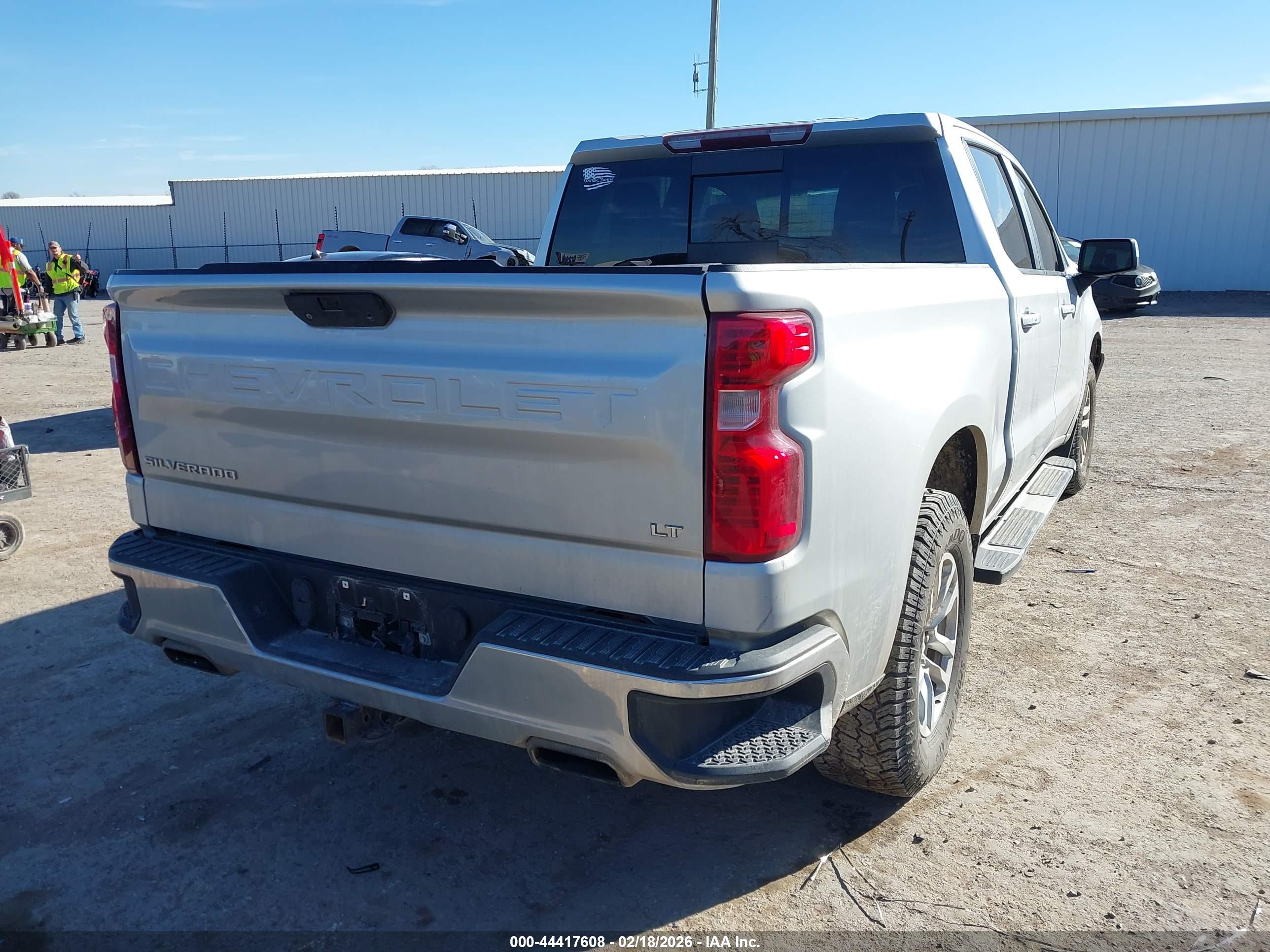 CHEVROLET SILVERADO image 4