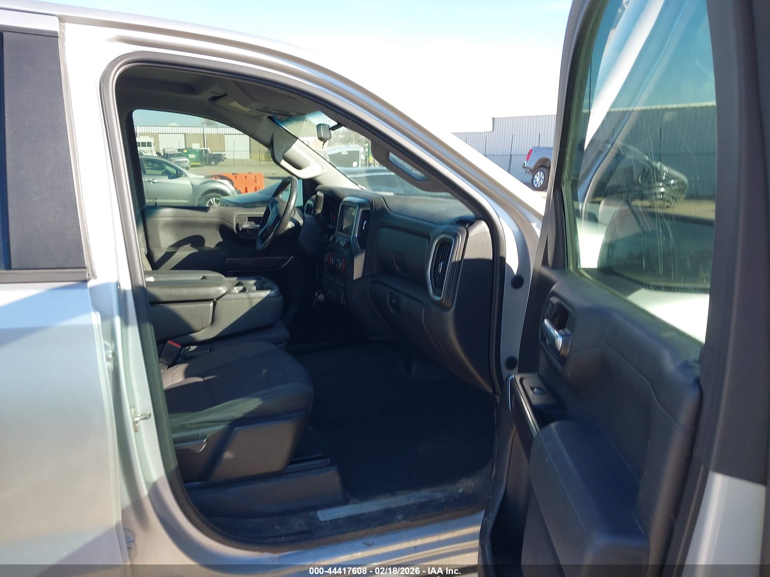 CHEVROLET SILVERADO image 5