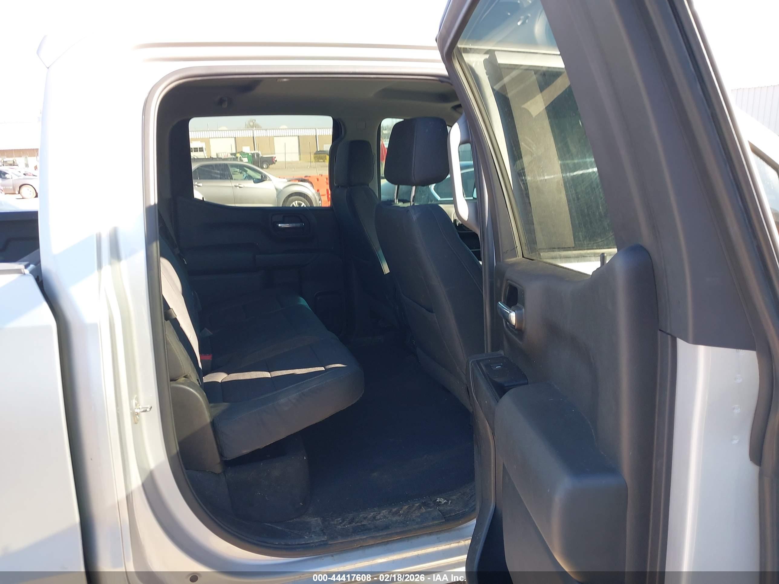 CHEVROLET SILVERADO image 8