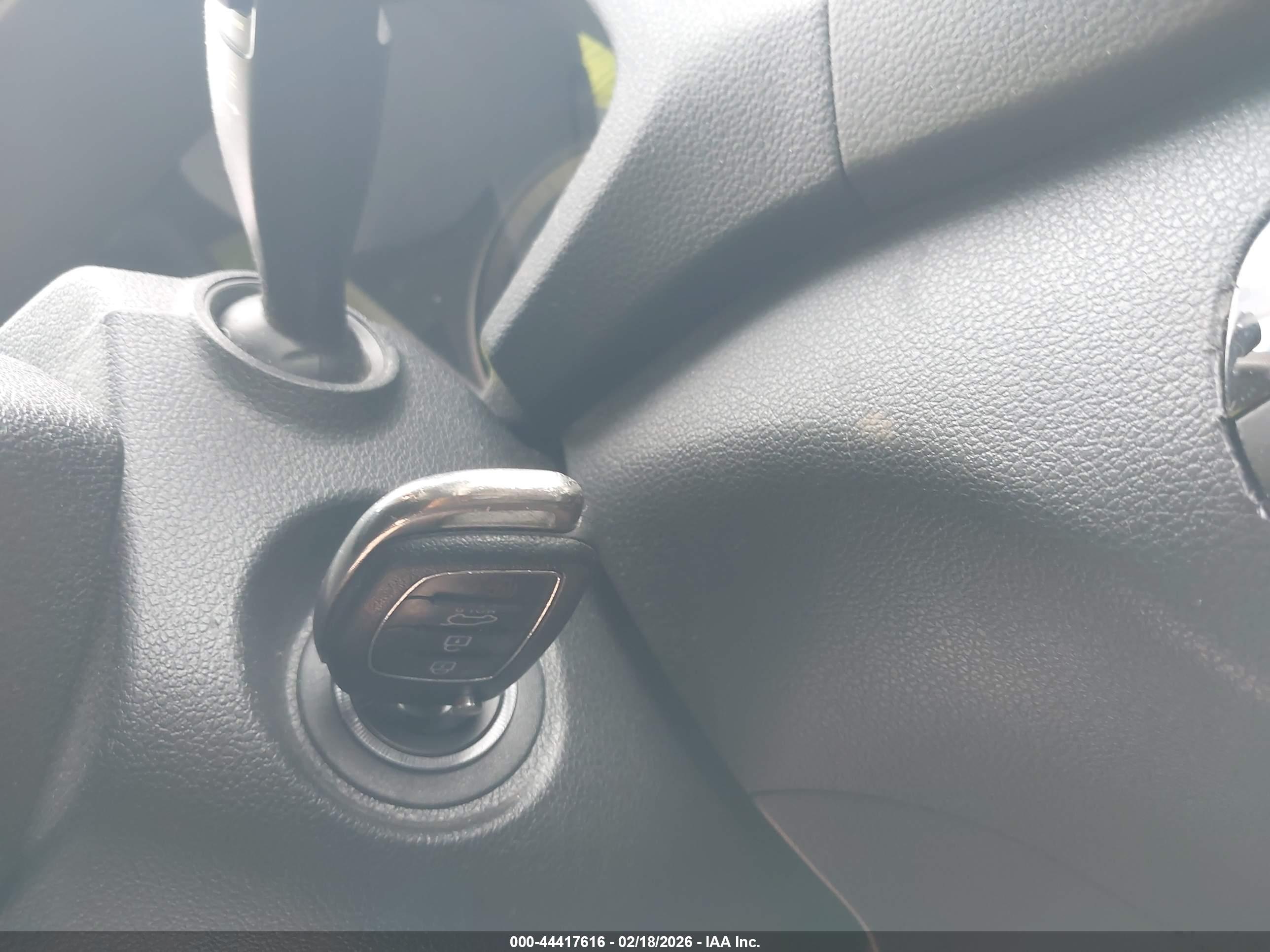 HYUNDAI TUCSON image 11