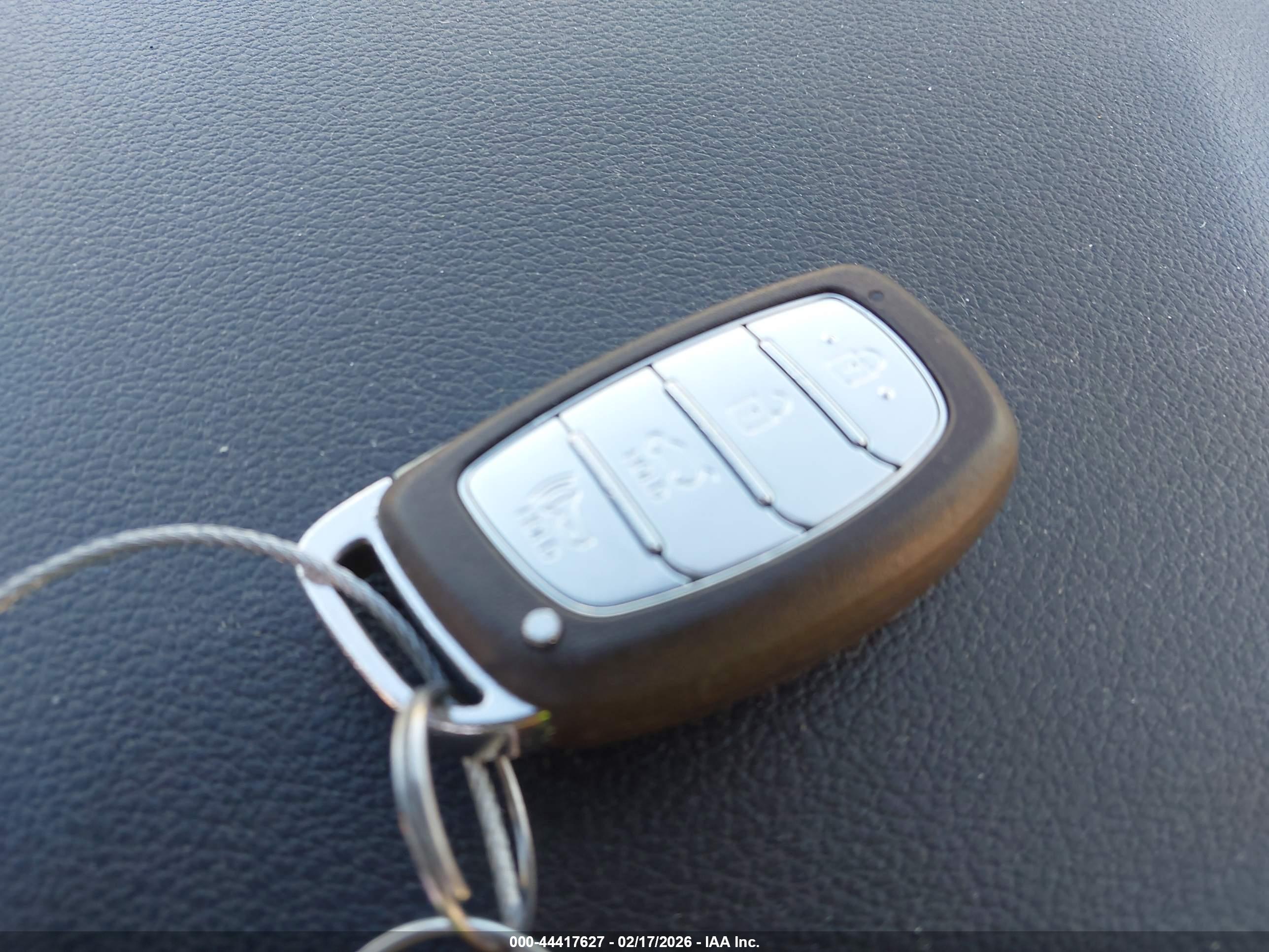 HYUNDAI TUCSON image 11