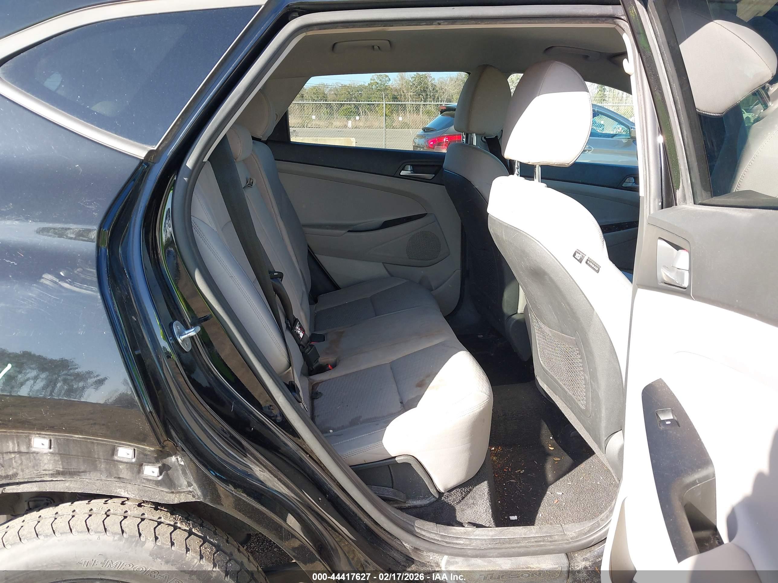 HYUNDAI TUCSON image 8