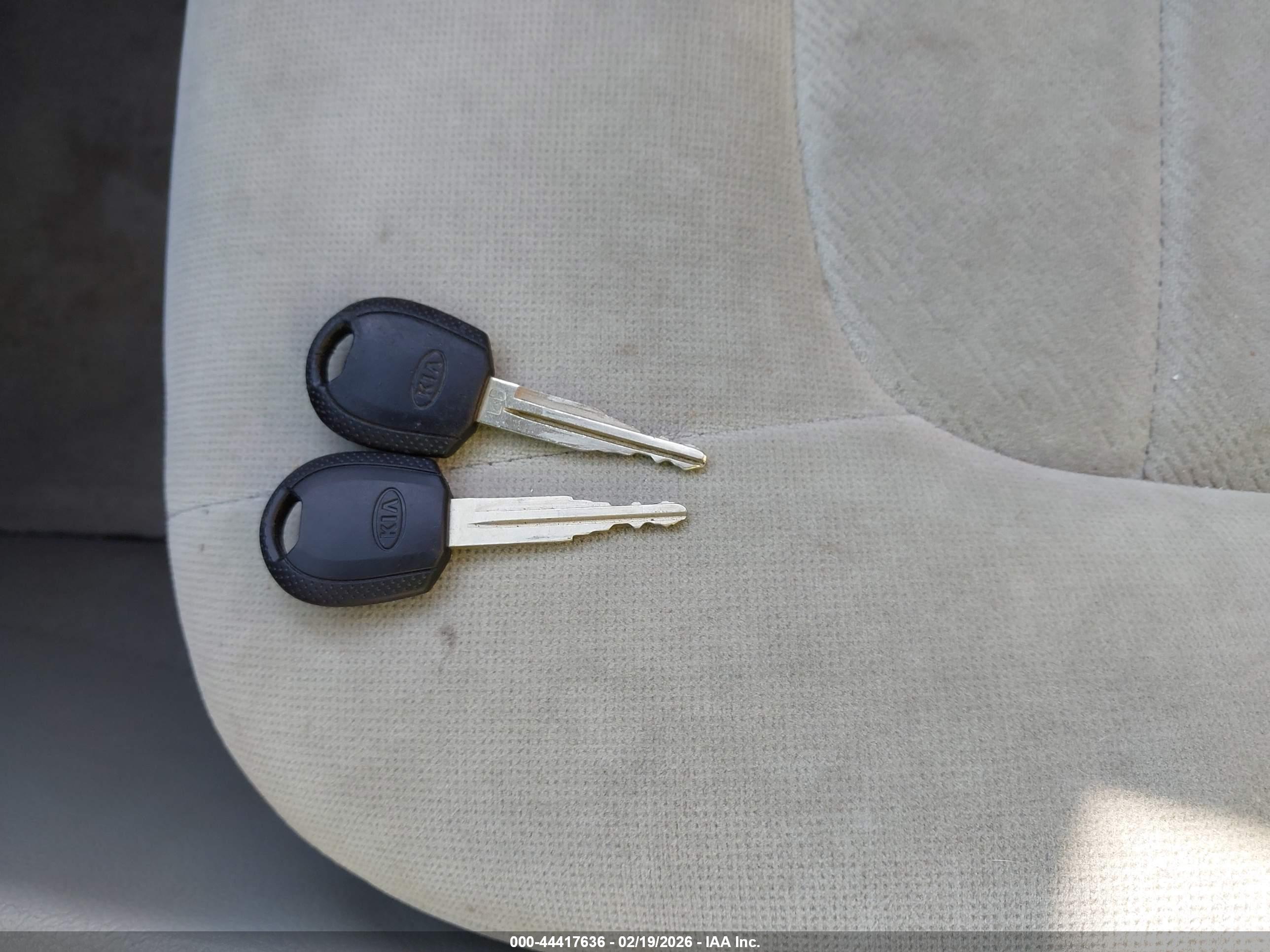 KIA SPECTRA image 11