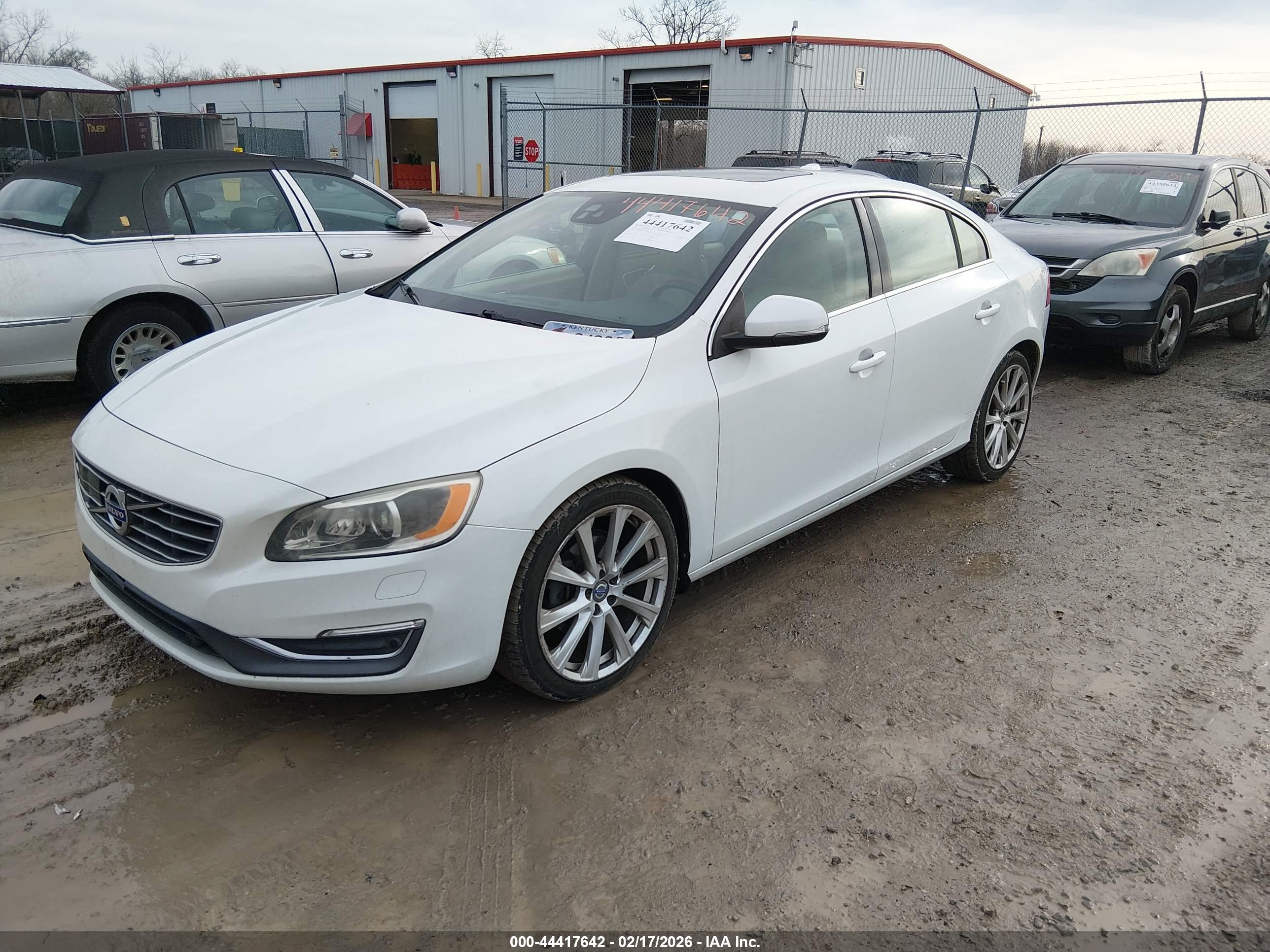 VOLVO S60 image 2