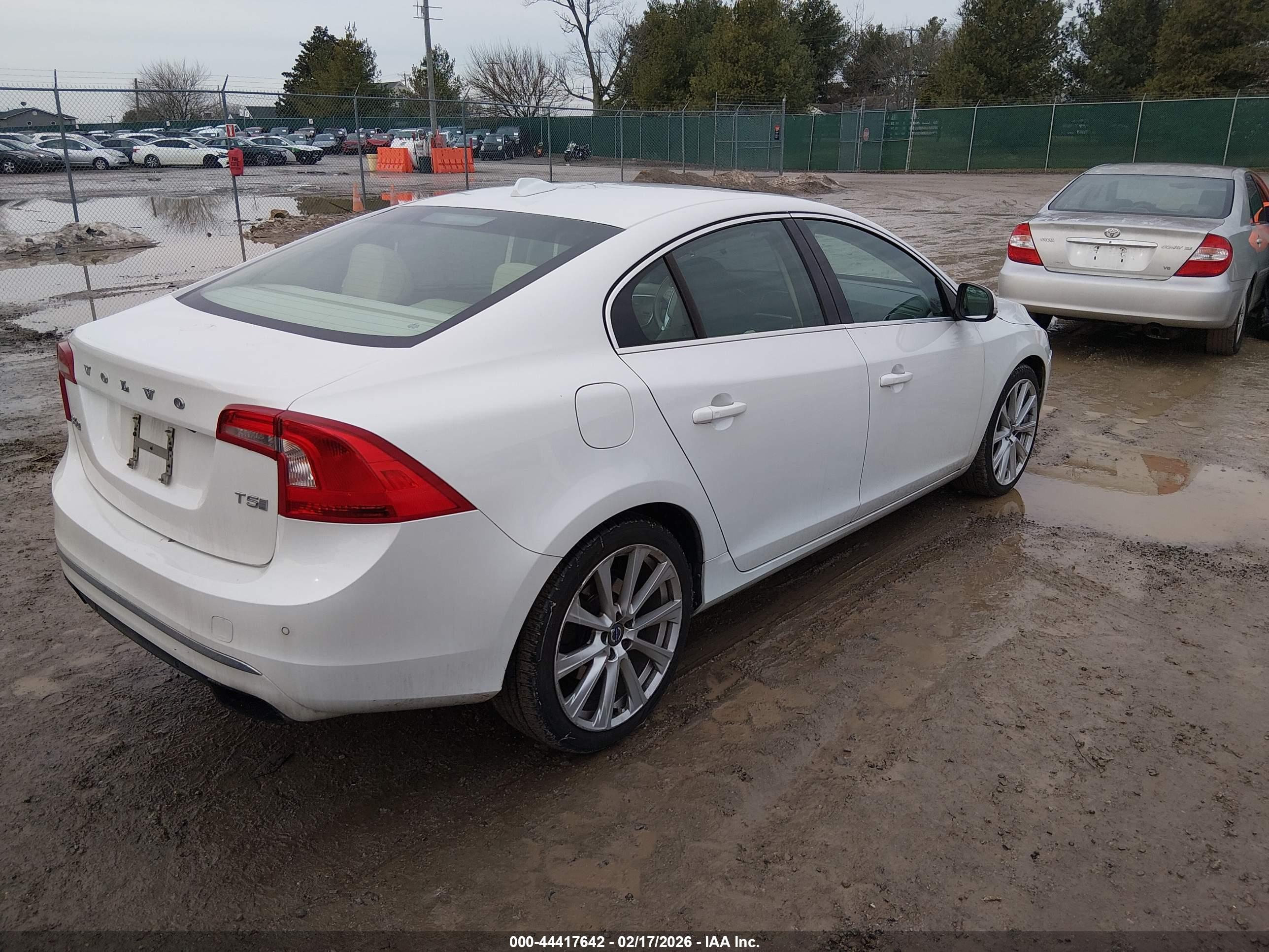 VOLVO S60 image 4