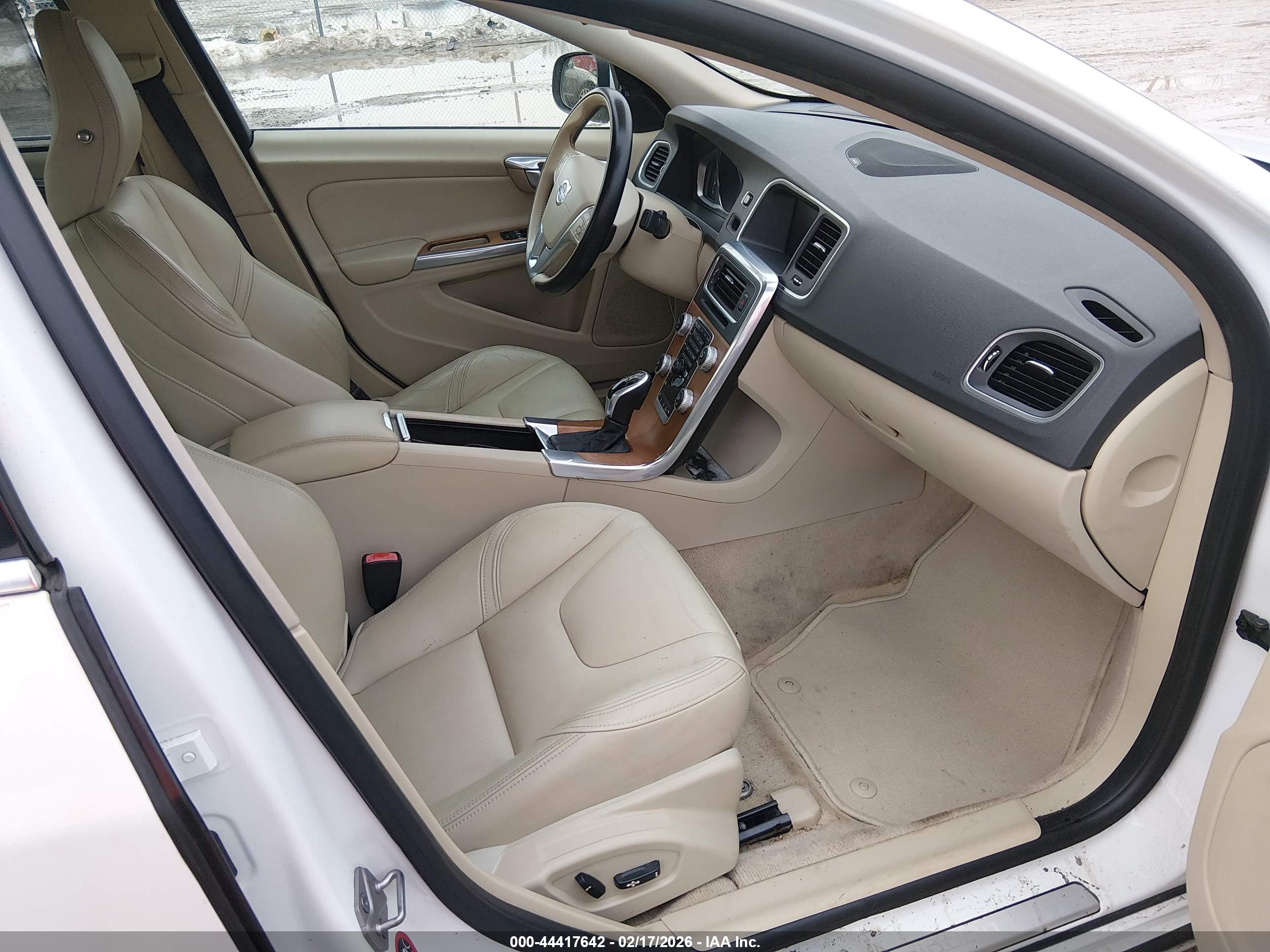 VOLVO S60 image 5