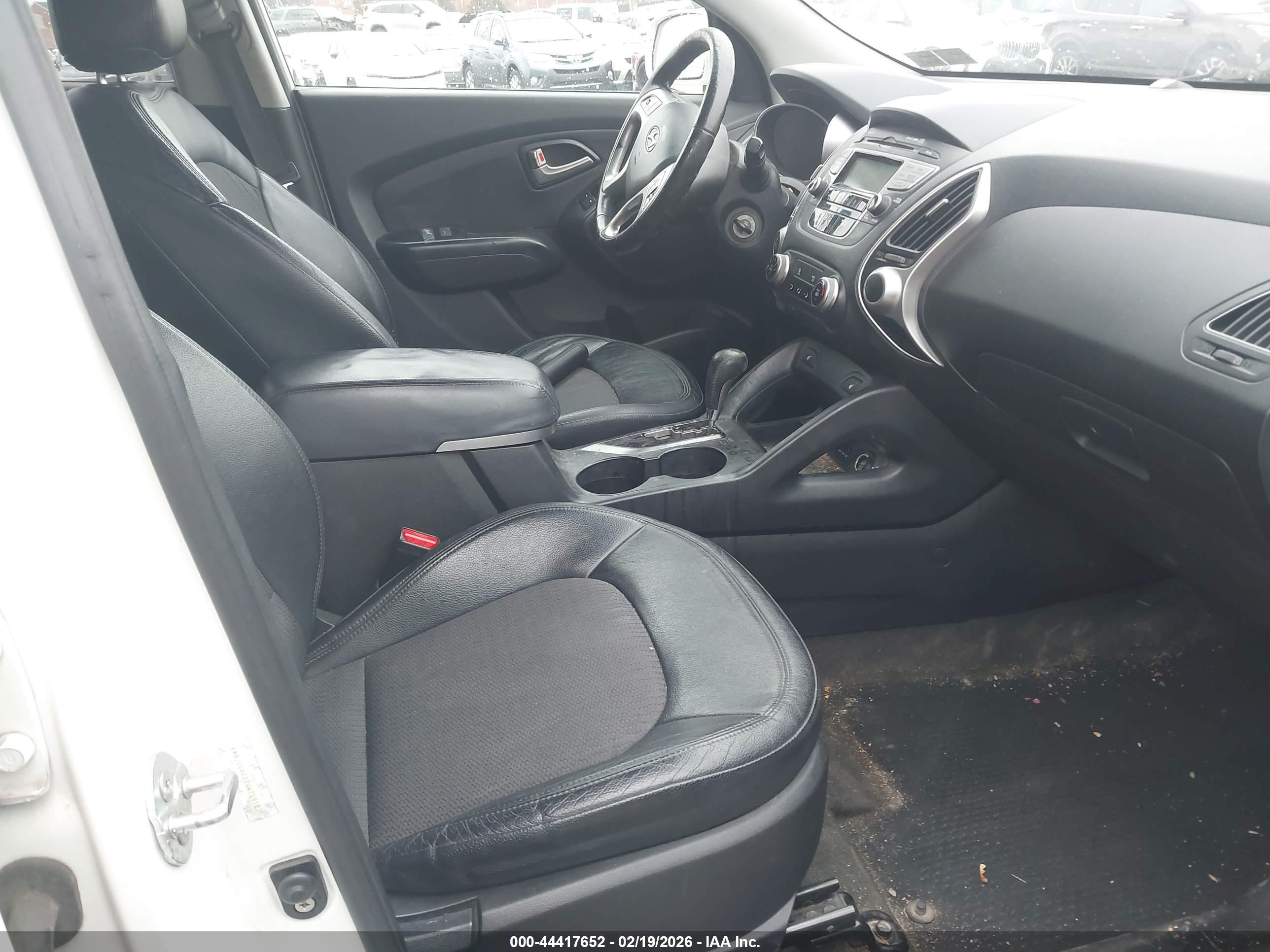 HYUNDAI TUCSON image 5