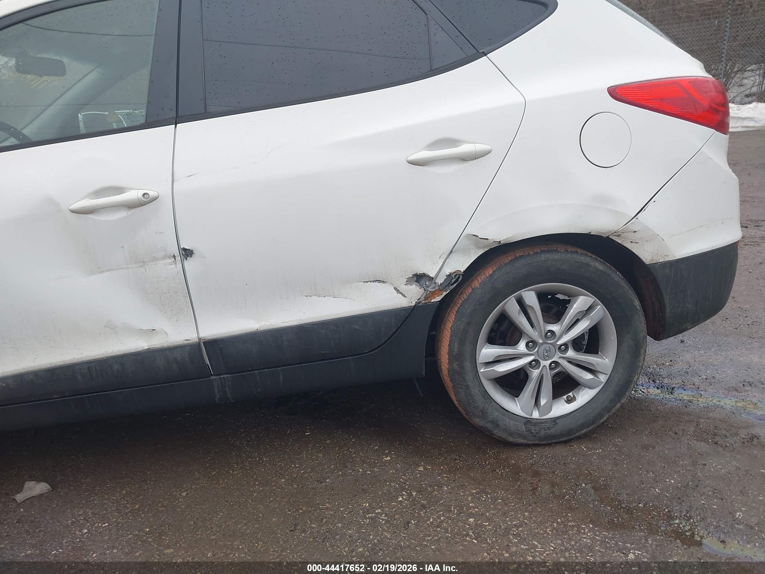 HYUNDAI TUCSON image 6