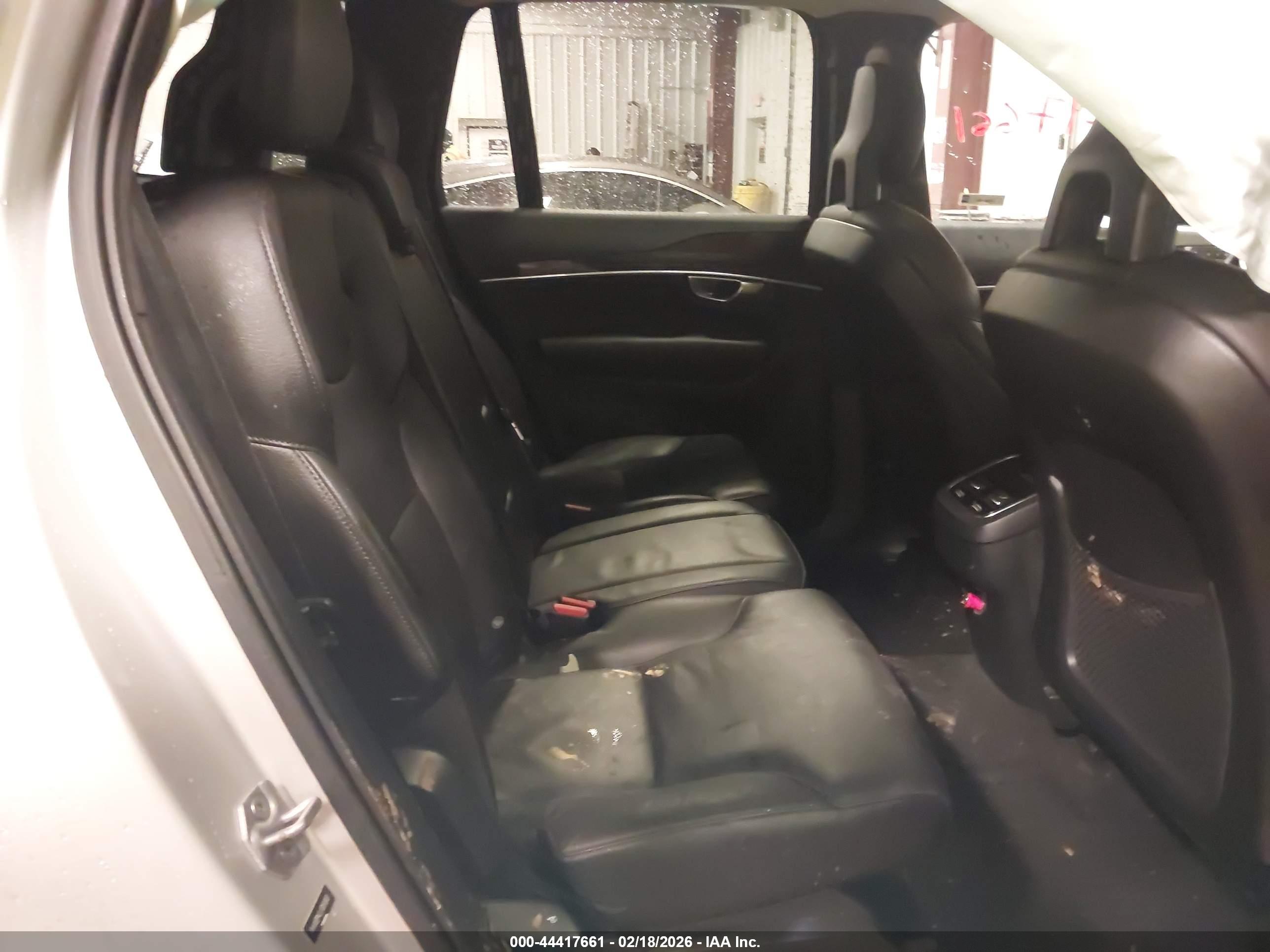 VOLVO XC90 image 8