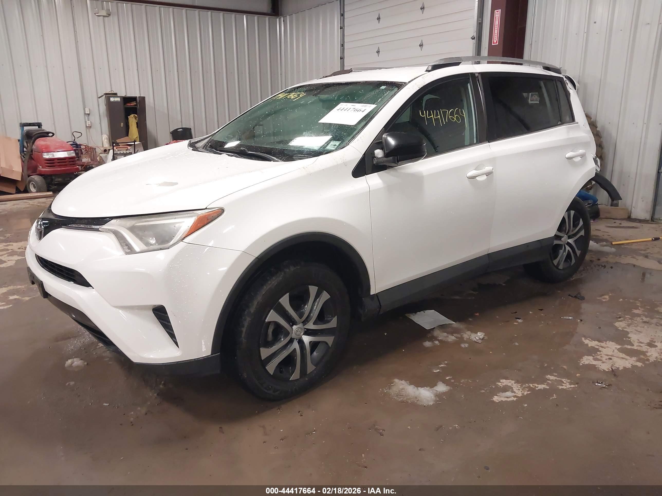 TOYOTA RAV4 image 2
