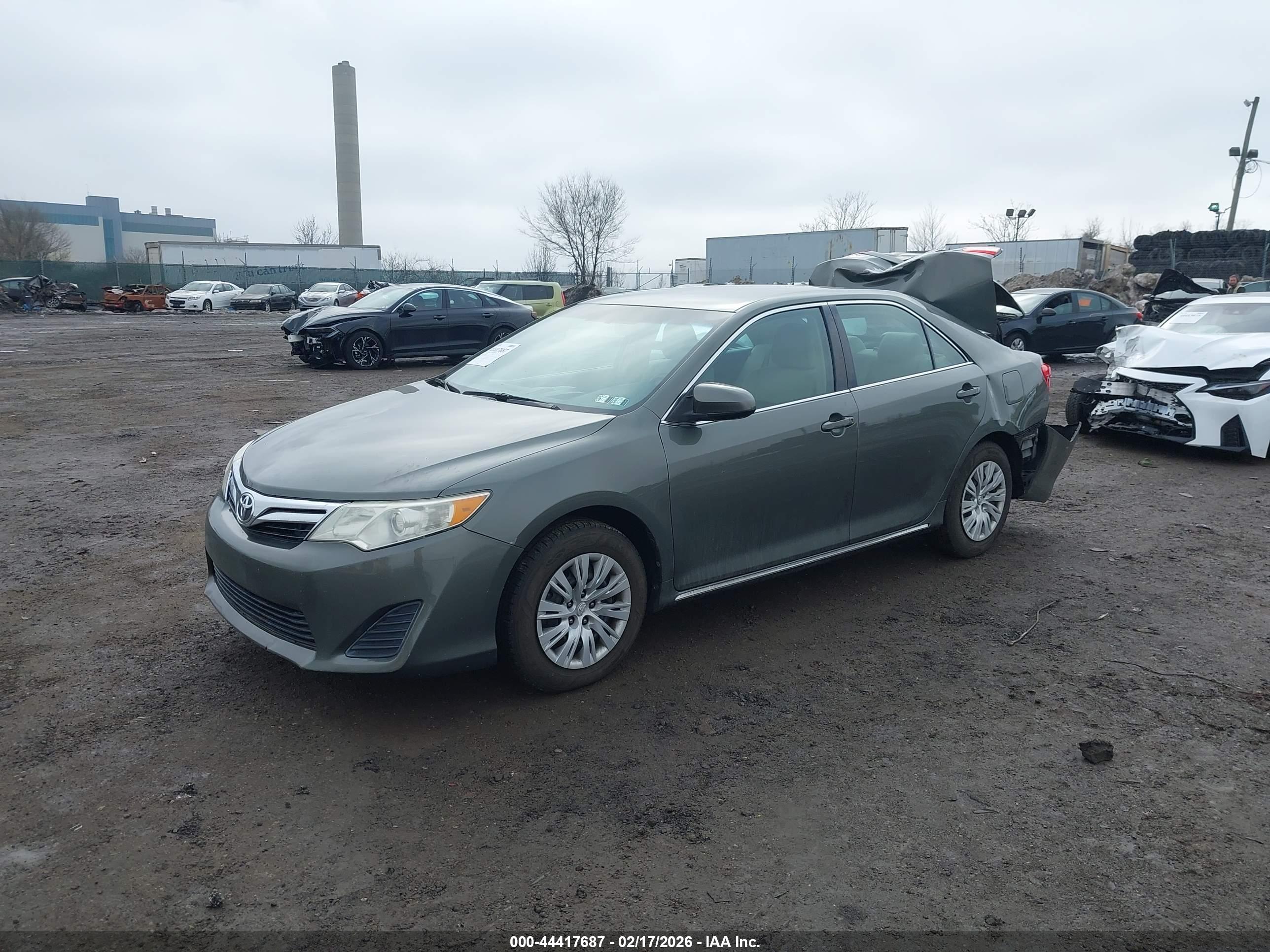 TOYOTA CAMRY image 2