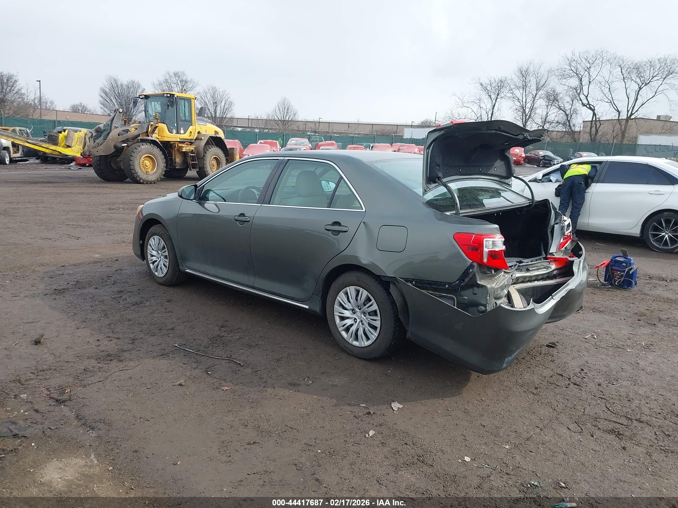 TOYOTA CAMRY image 3