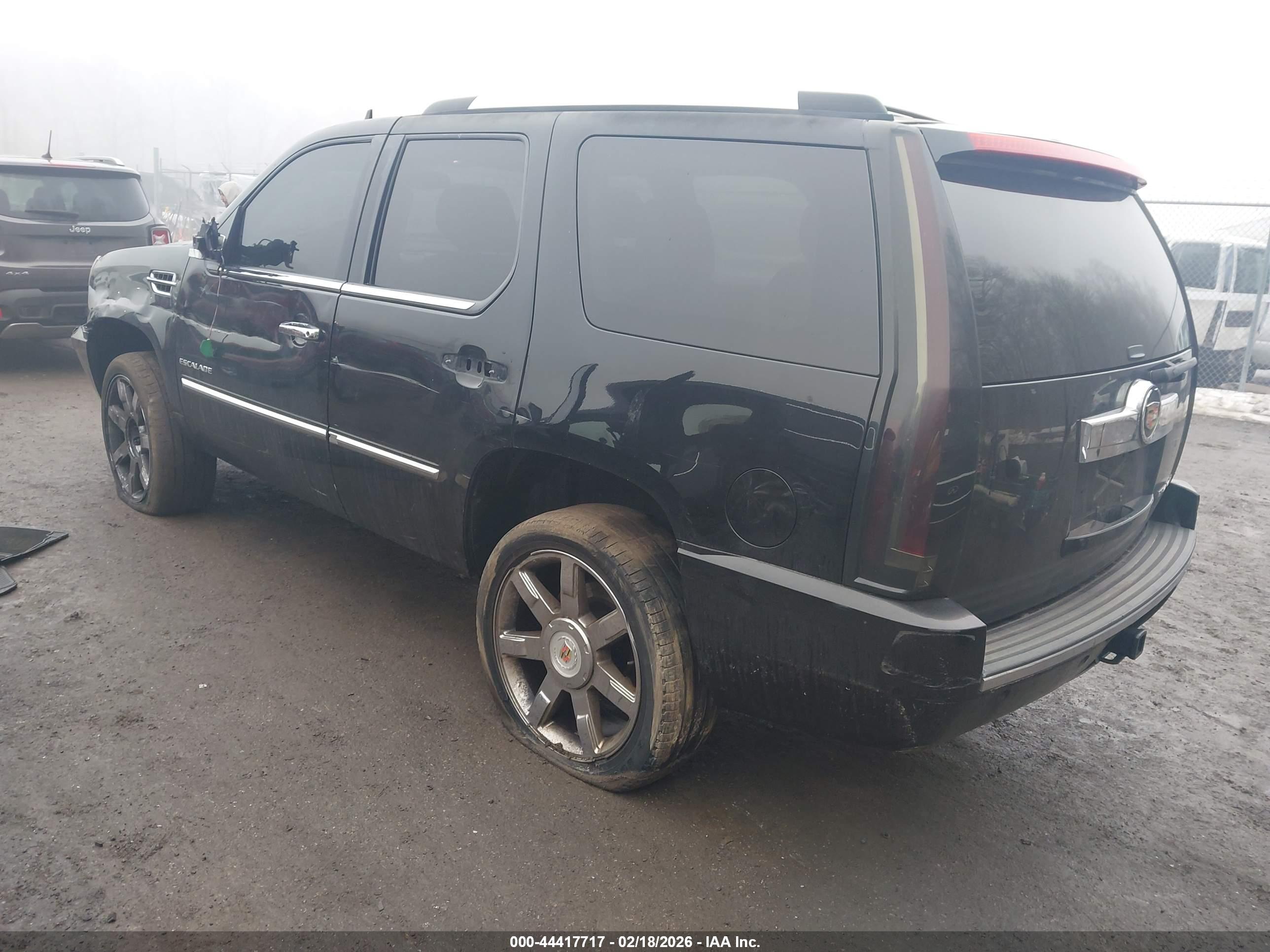 CADILLAC ESCALADE image 3