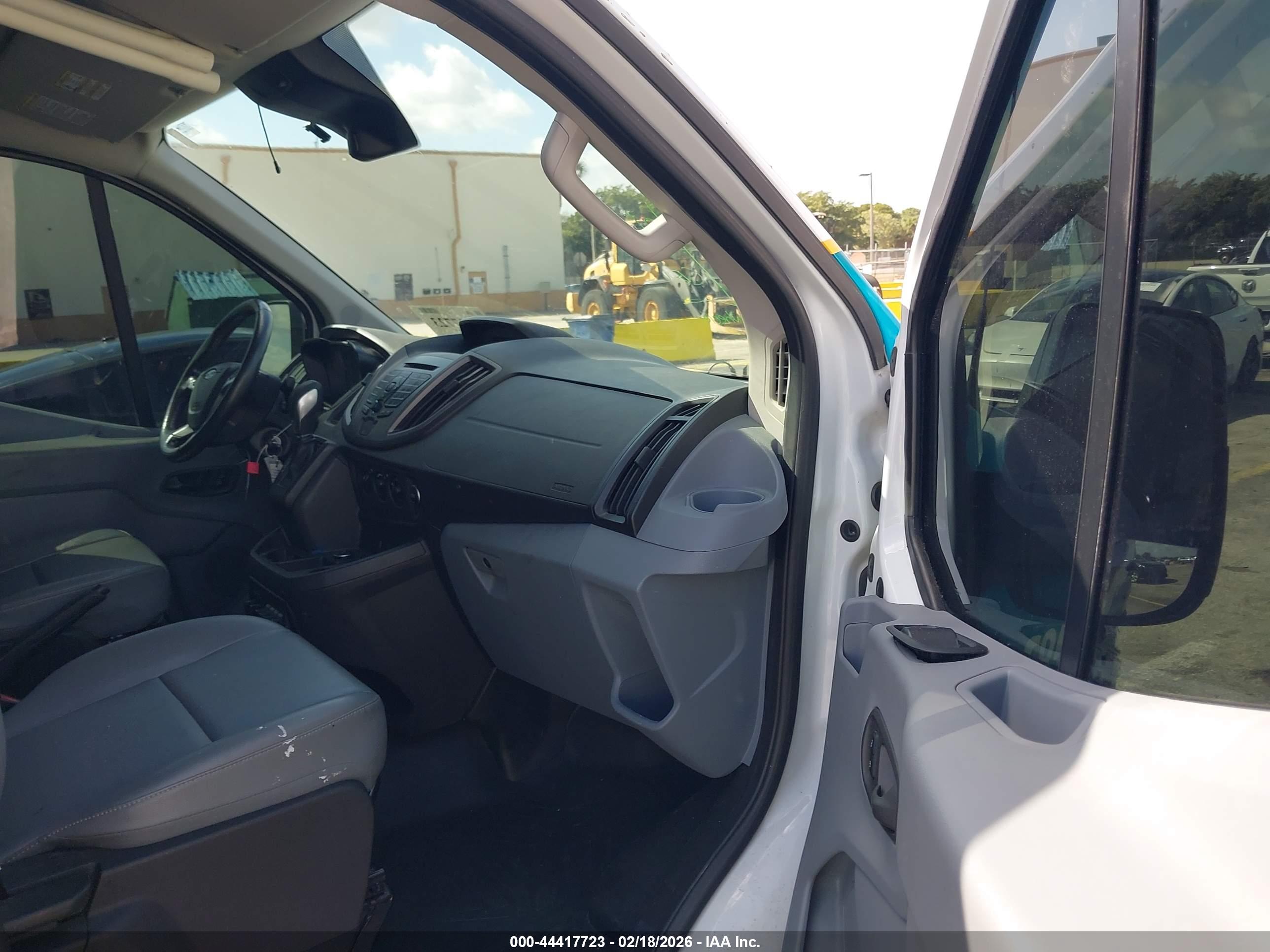 FORD TRANSIT-250 image 5